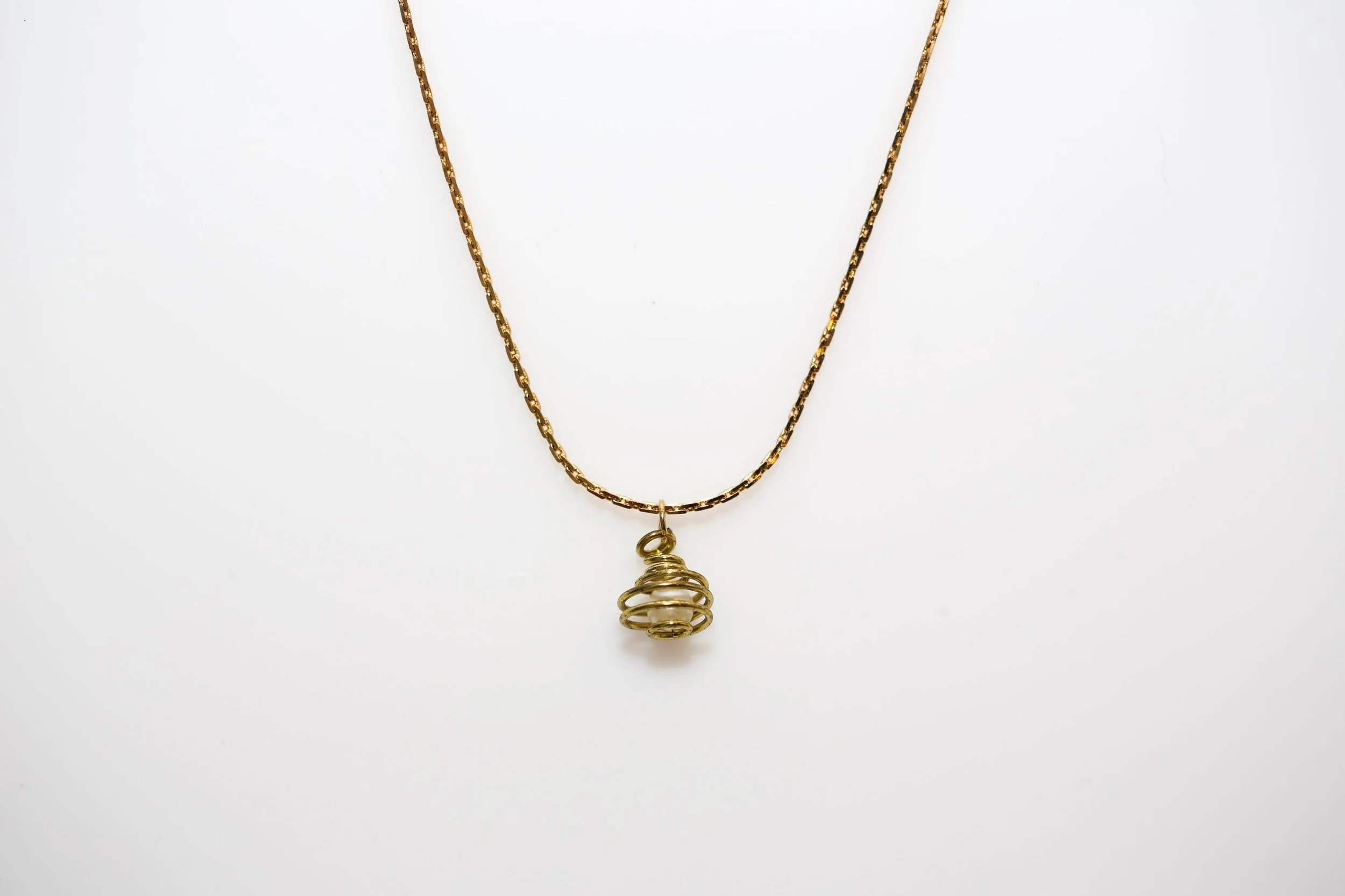 PEARL SPIRAL BUTTON NECKLACE