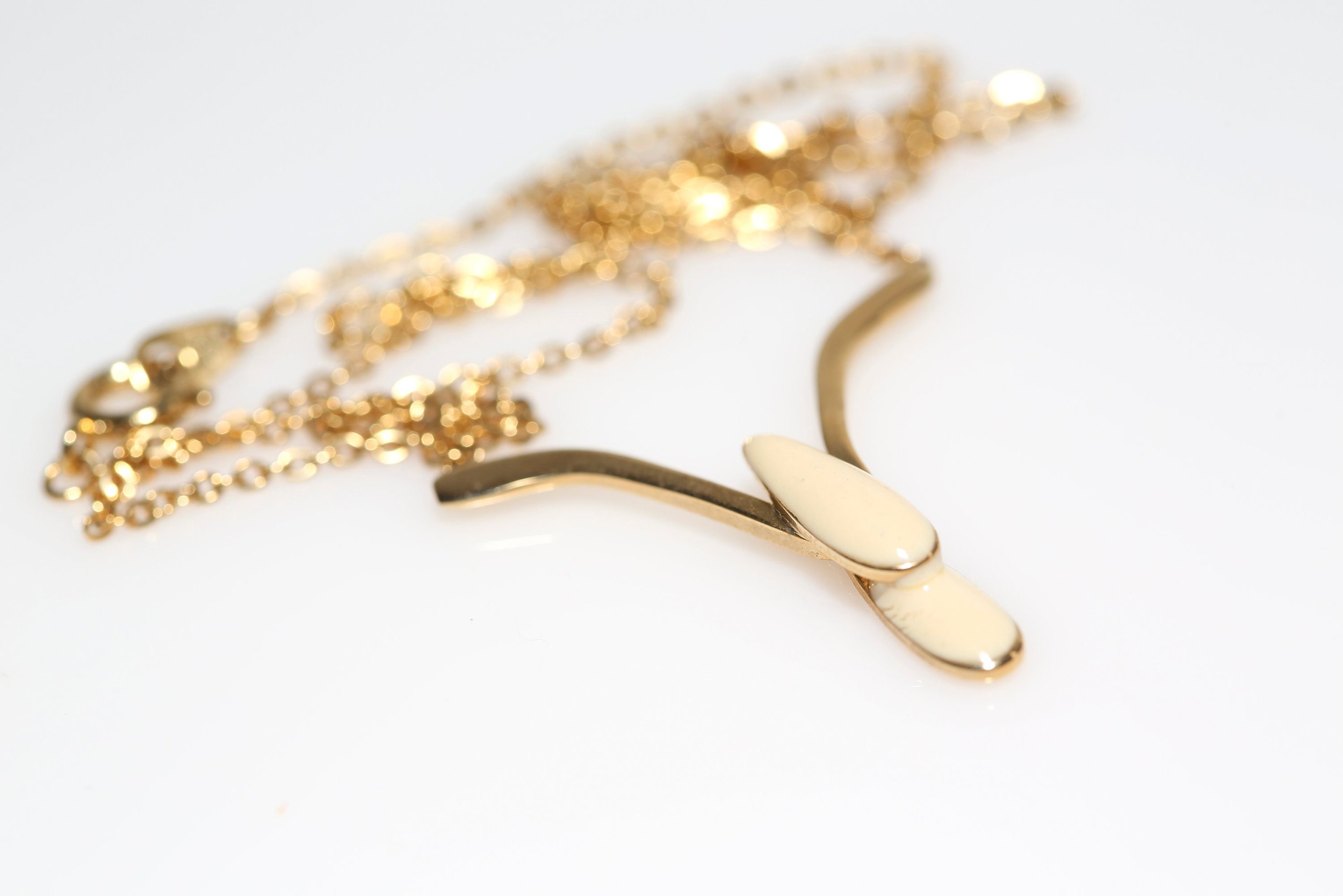 VINTAGE CREAMY DROP NECKLACE