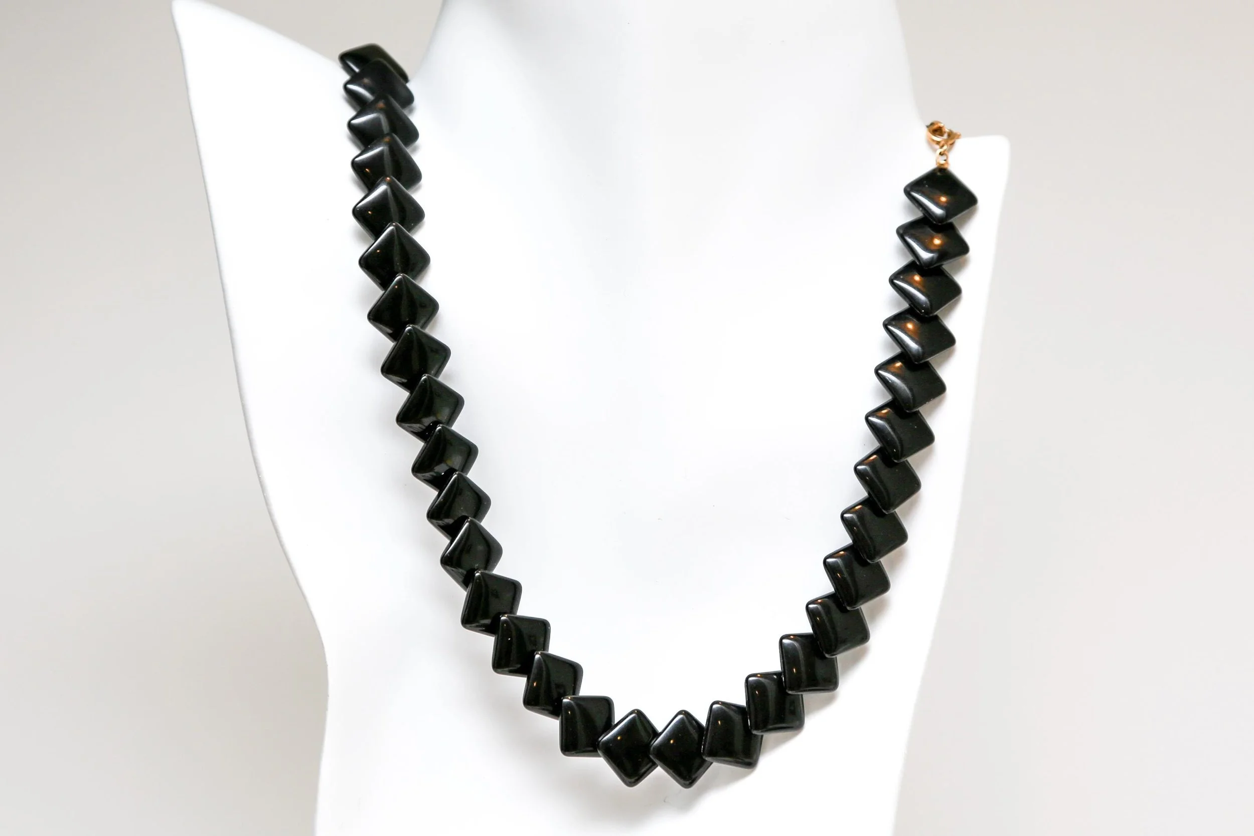 BLACK TRIFARI SQUARED NECKLACE