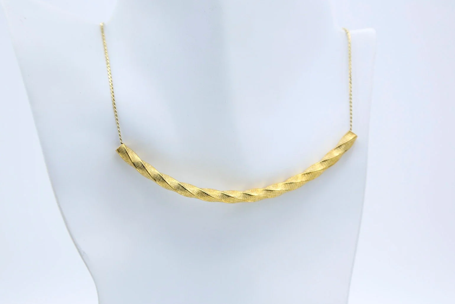 VINTAGE SPIRAL BAR NECKLACE