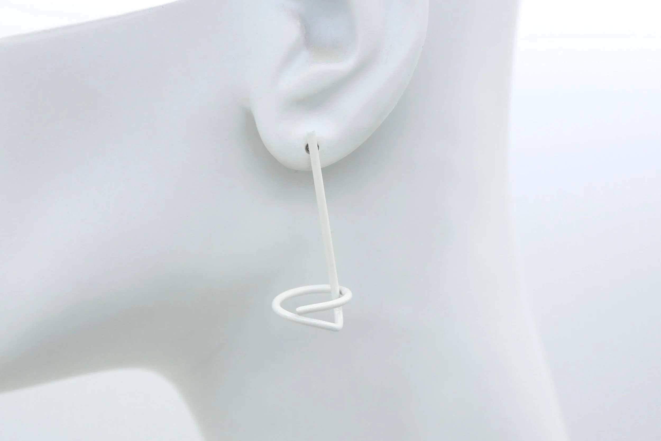 WHITE 80s SWIRL EARRINGS