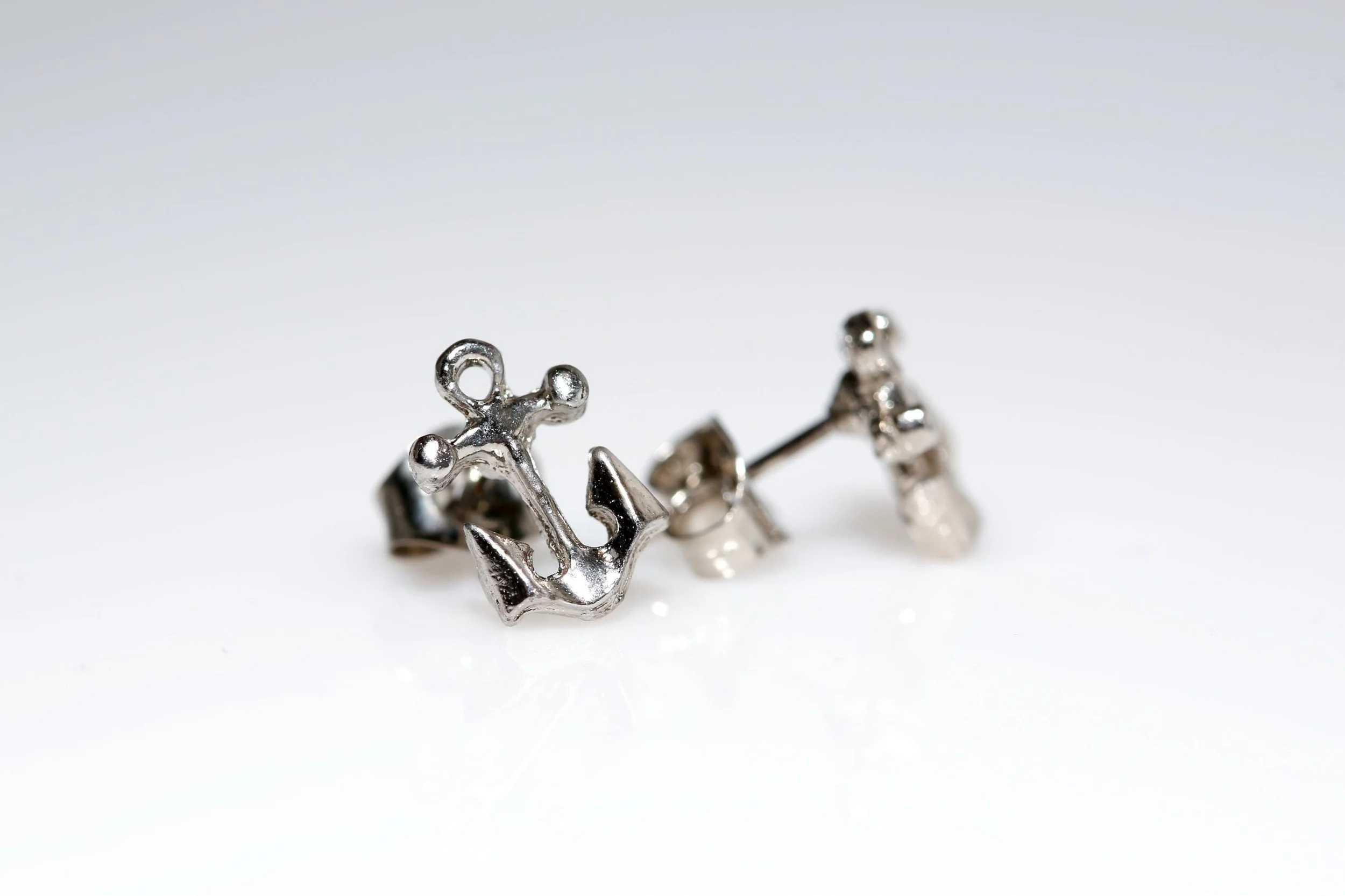 VINTAGE ANCHOR STUD EARRINGS