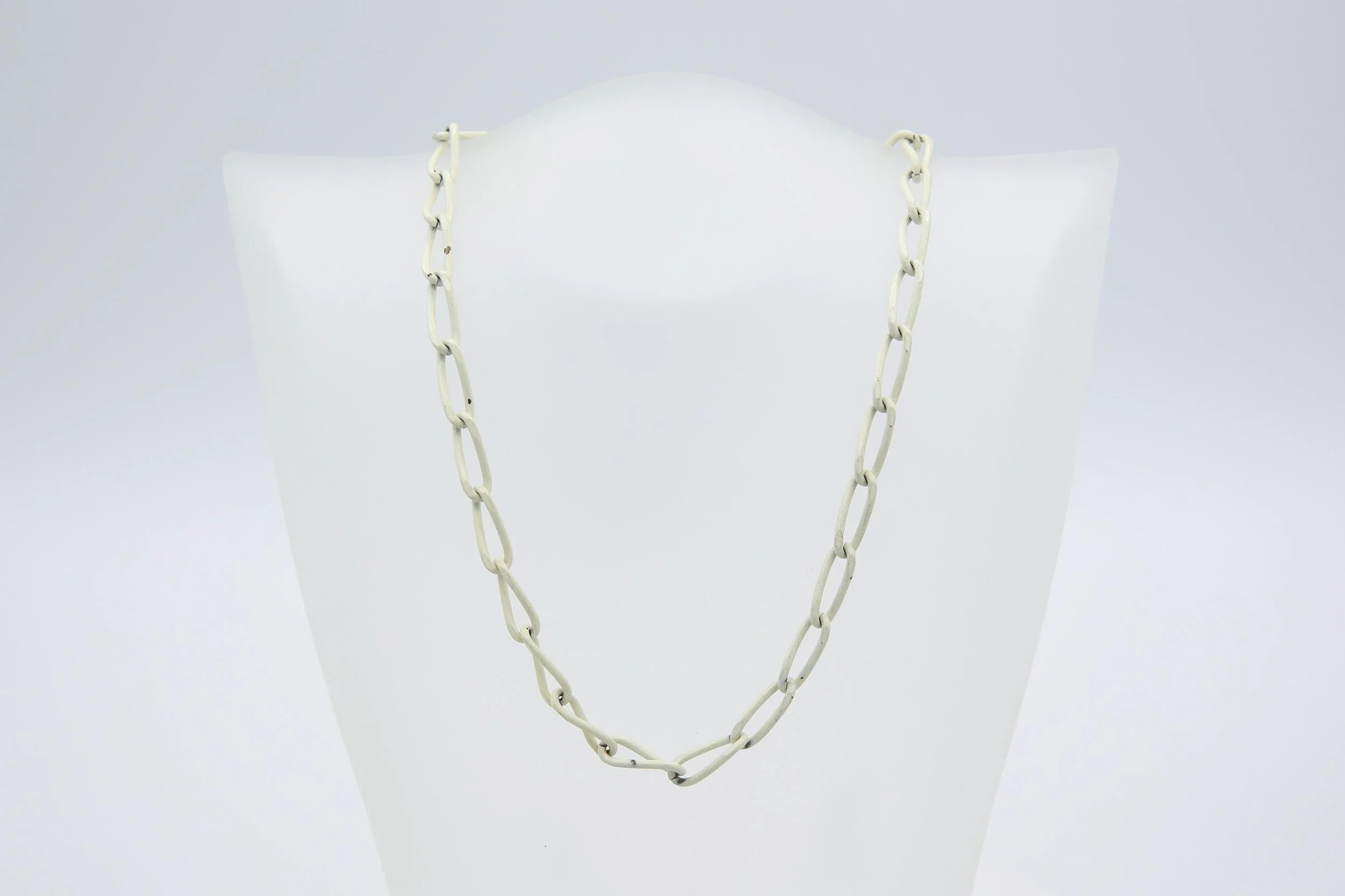 WHITE TWISTED PAPERCLIP CHAIN