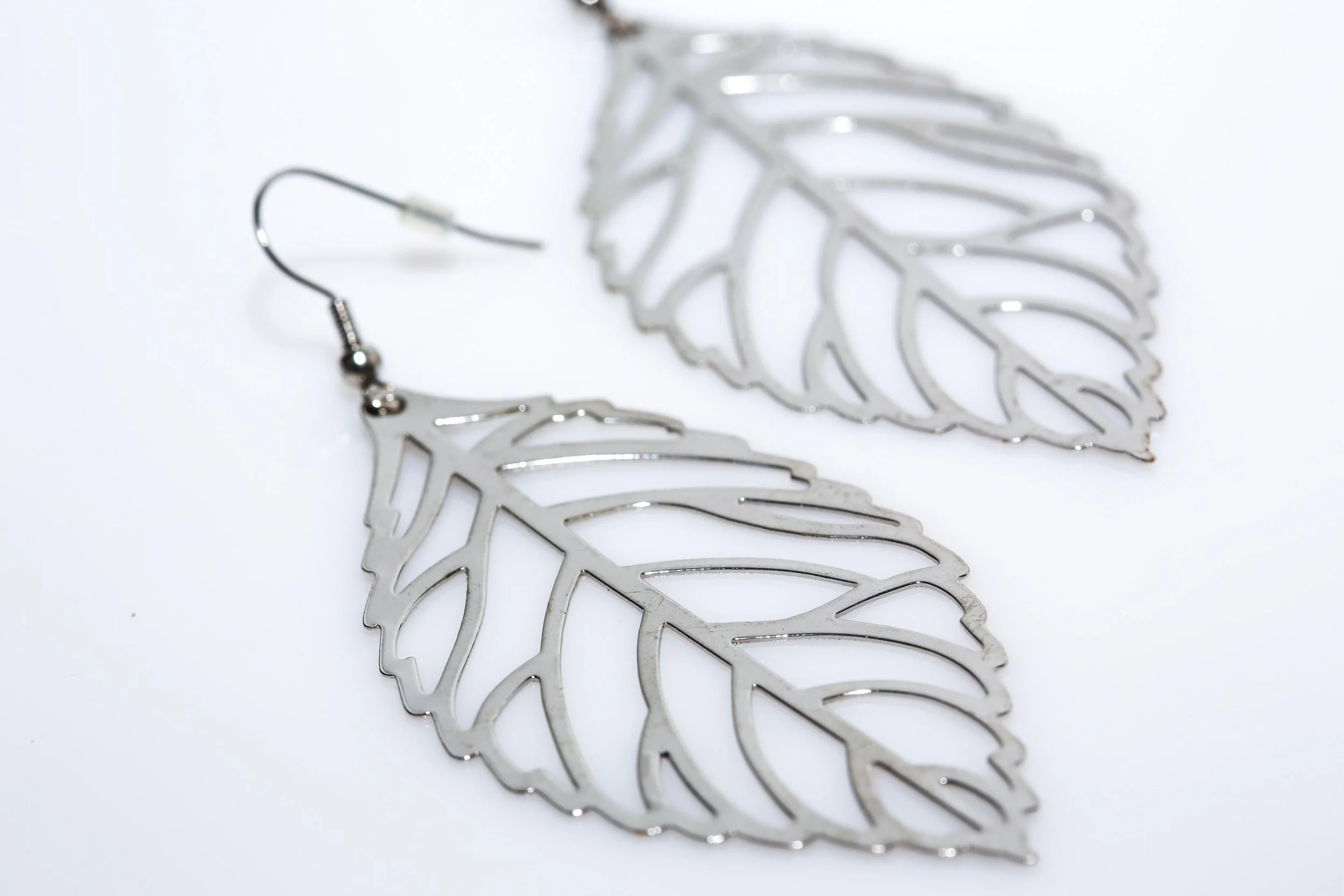 VINTAGE OPEN LEAF EARRINGS
