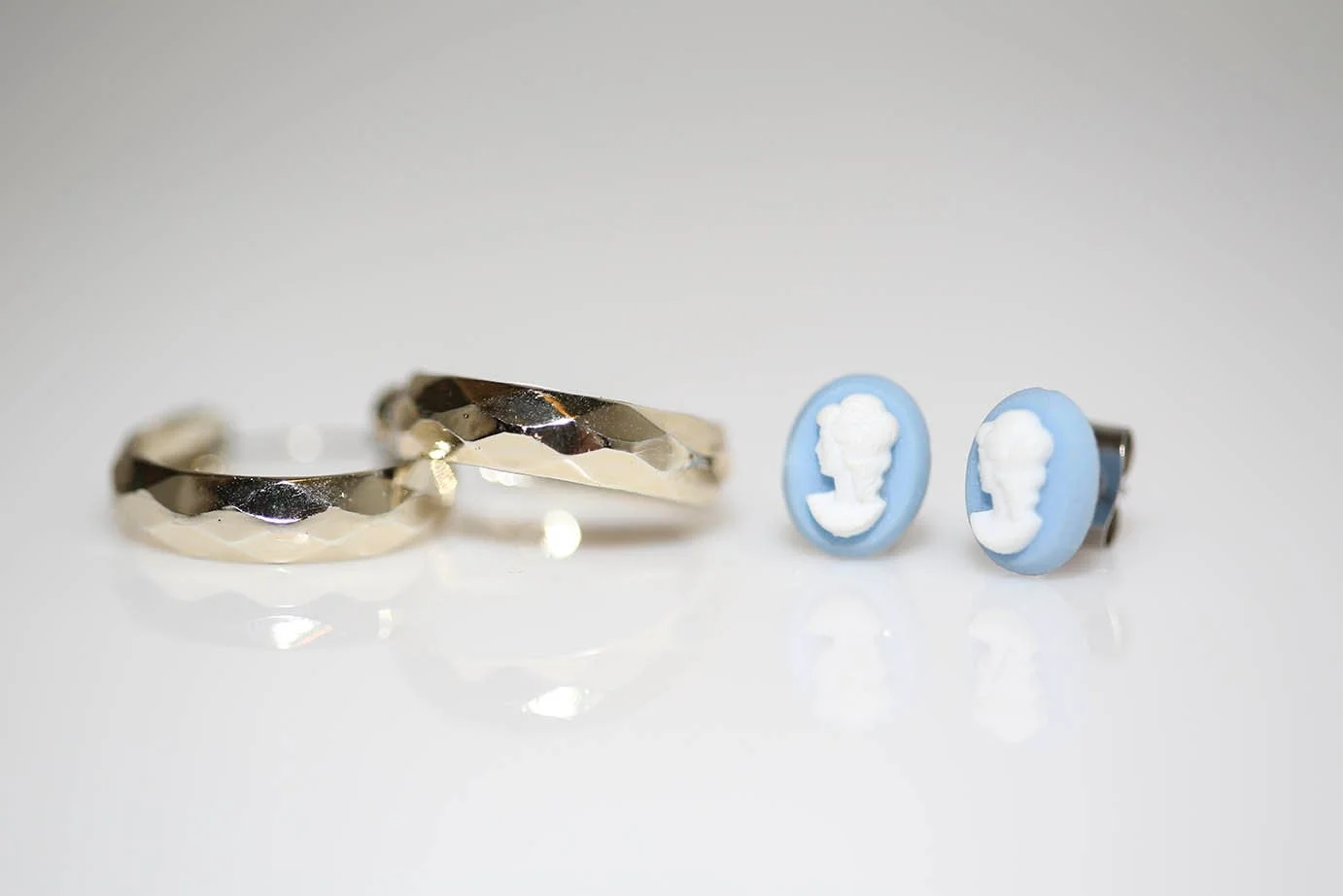 CAMEO HOOP DUET EARRING SET