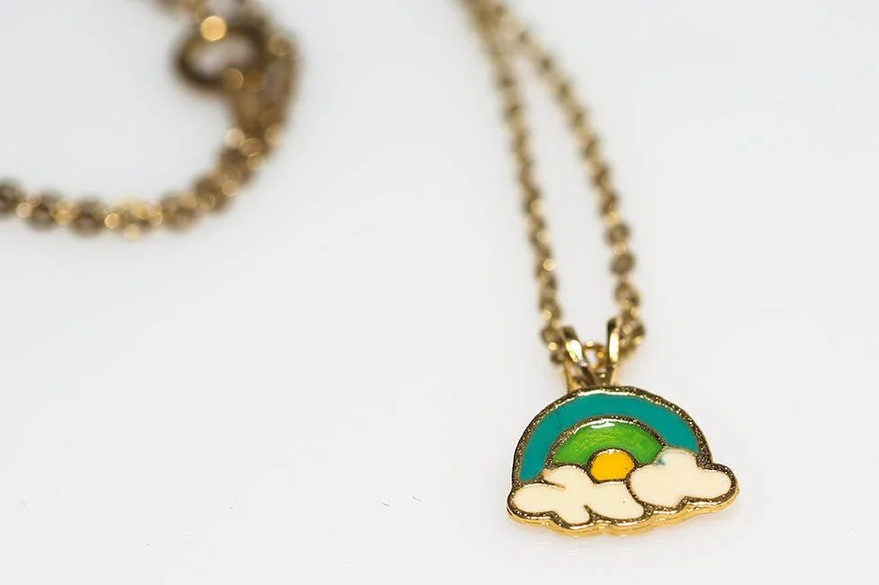 ADORABLE 80s RAINBOW NECKLACE