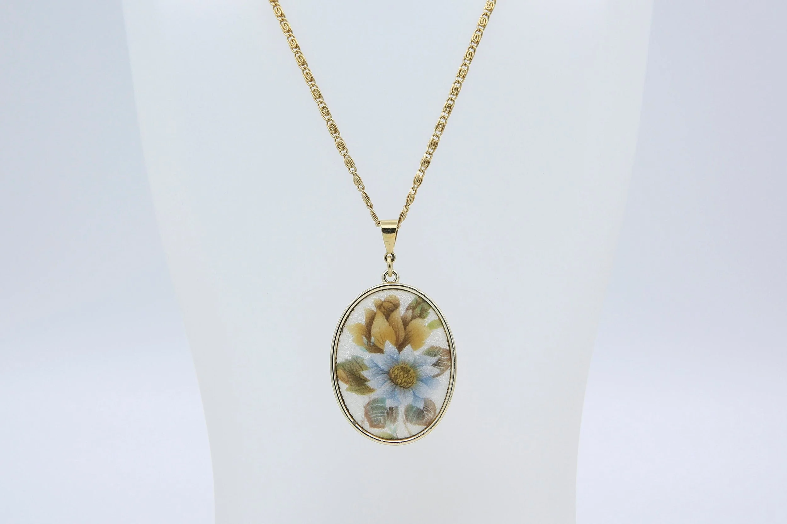 1978 SARAH COVENTRY SPRING BOUQUET NECKLACE