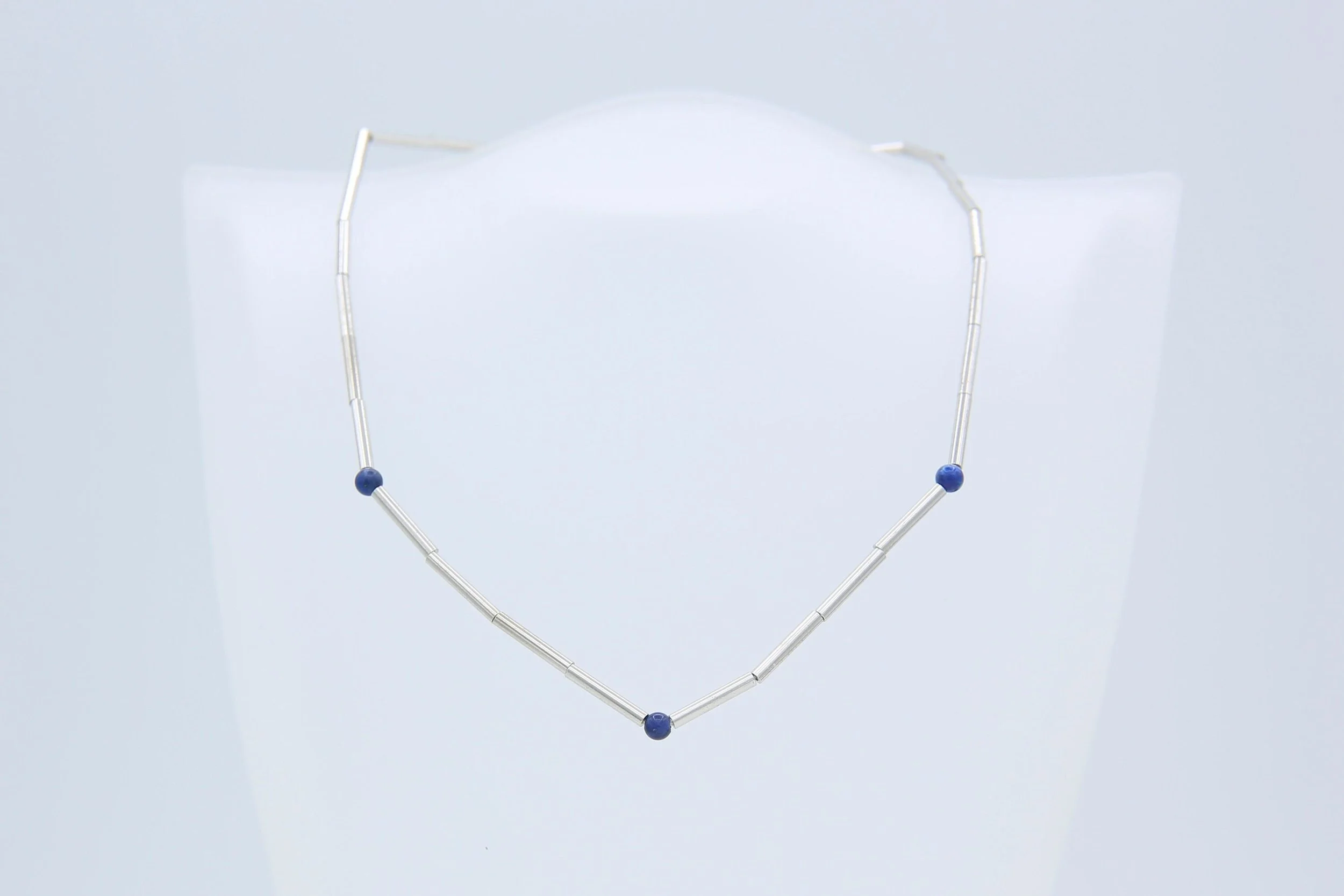 1976 SARAH COVENTRY GENUINE SODALITE CHOKER