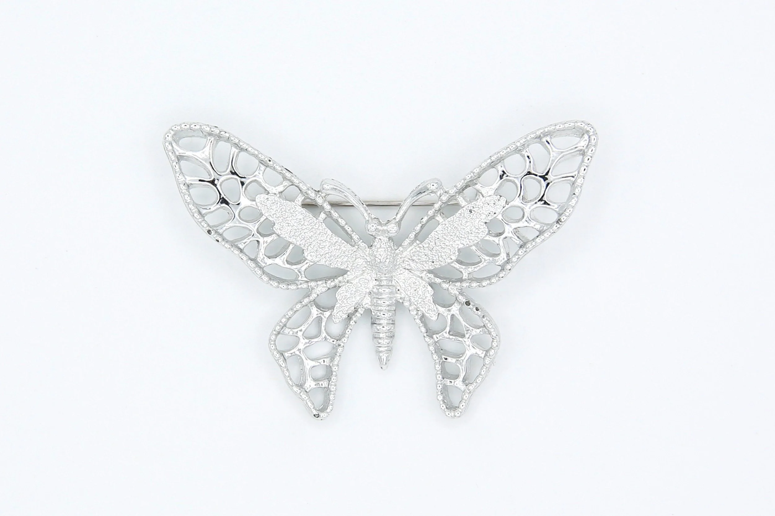 1971 SARAH COVENTRY MADAME BUTTERFLY BROOCH - SILVER
