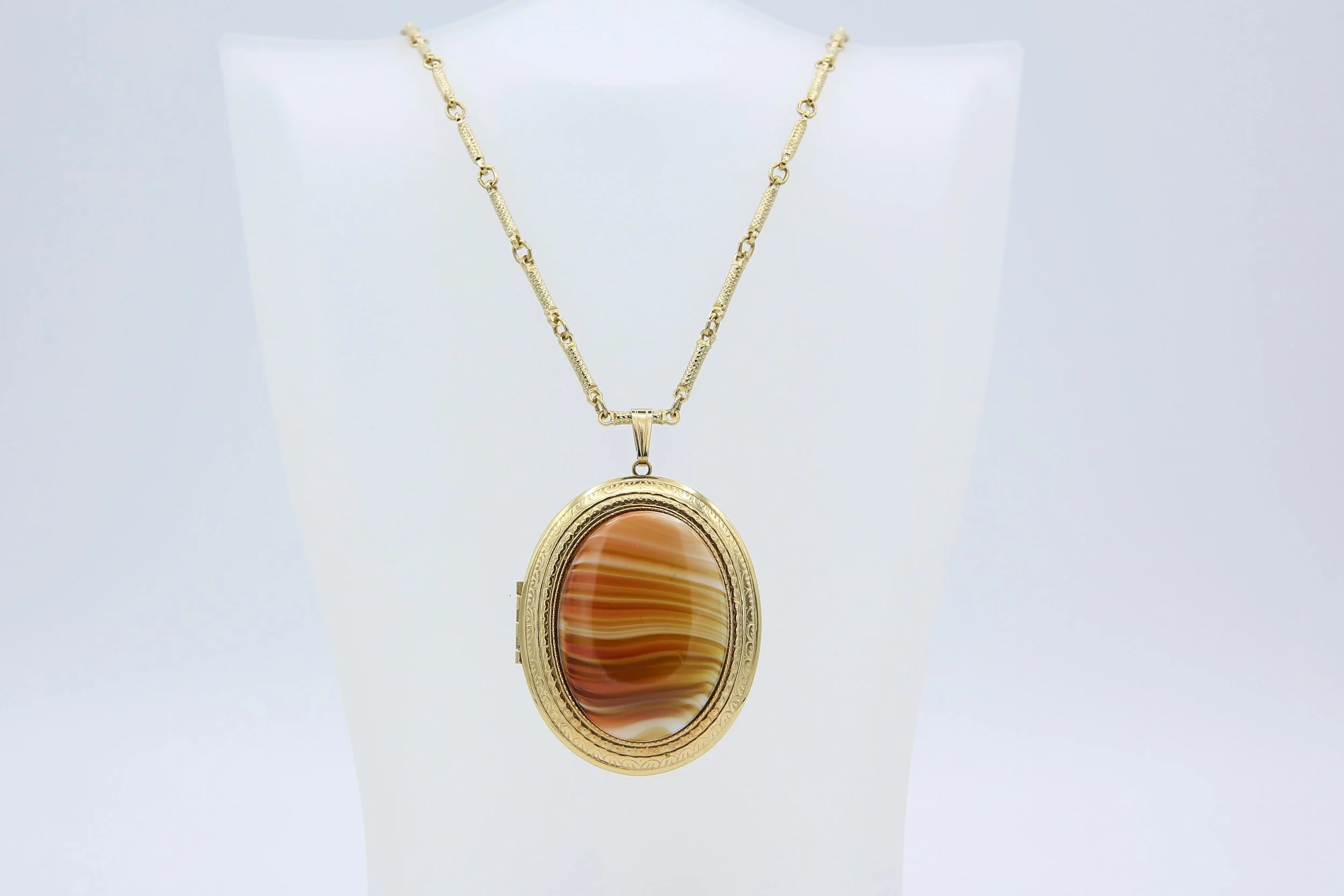 1976 SARAH COVENTRY DESERT SANDS LOCKET
