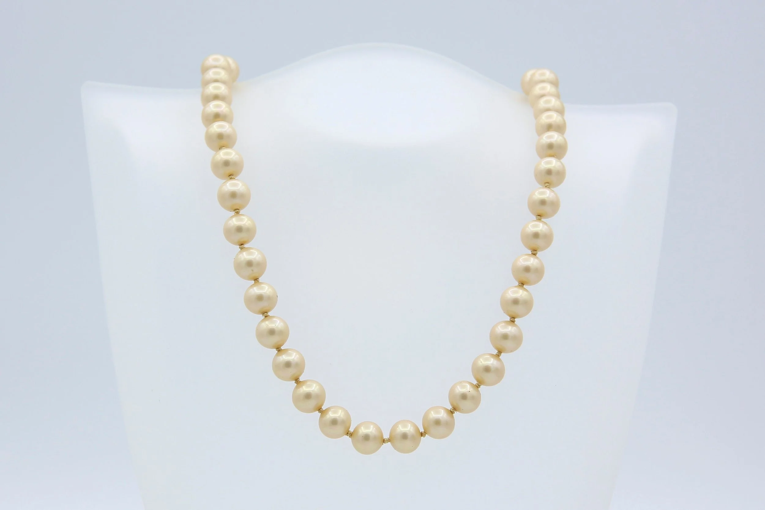 1965 SARAH COVENTRY FAUX PEARL NECKLACE