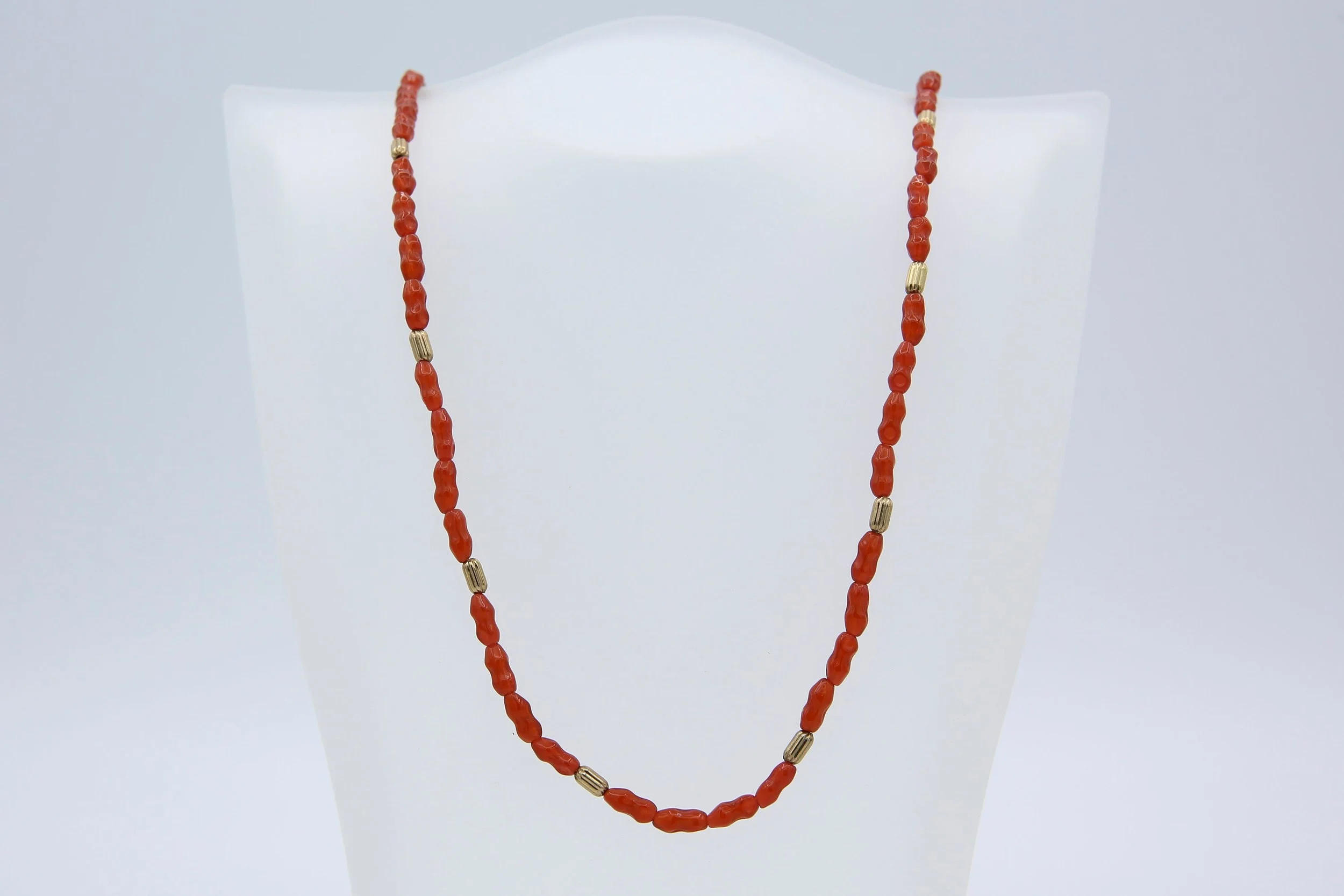 1981 SARAH COVENTRY CINNABAR NECKLACE