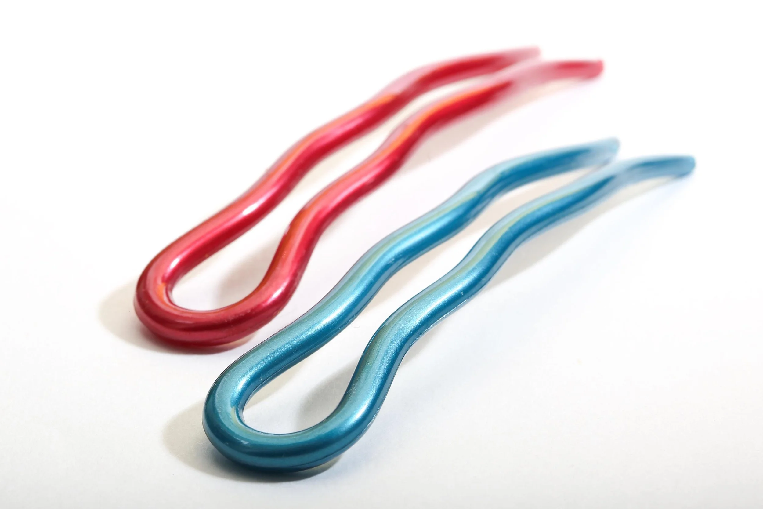 VINTAGE PLASTIC HAIR PIN