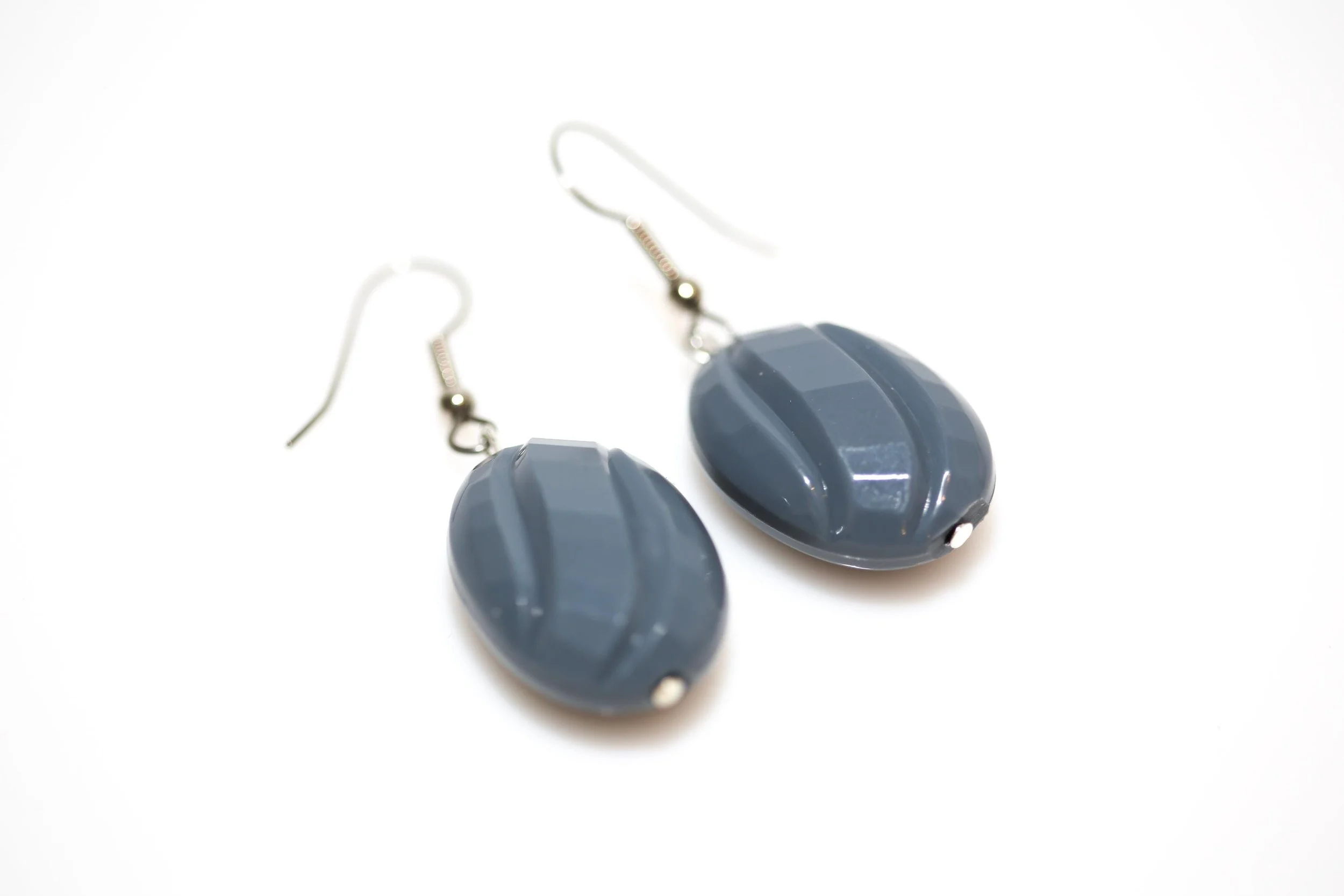 VINTAGE GRAY FACETED TWIST EARRINGS