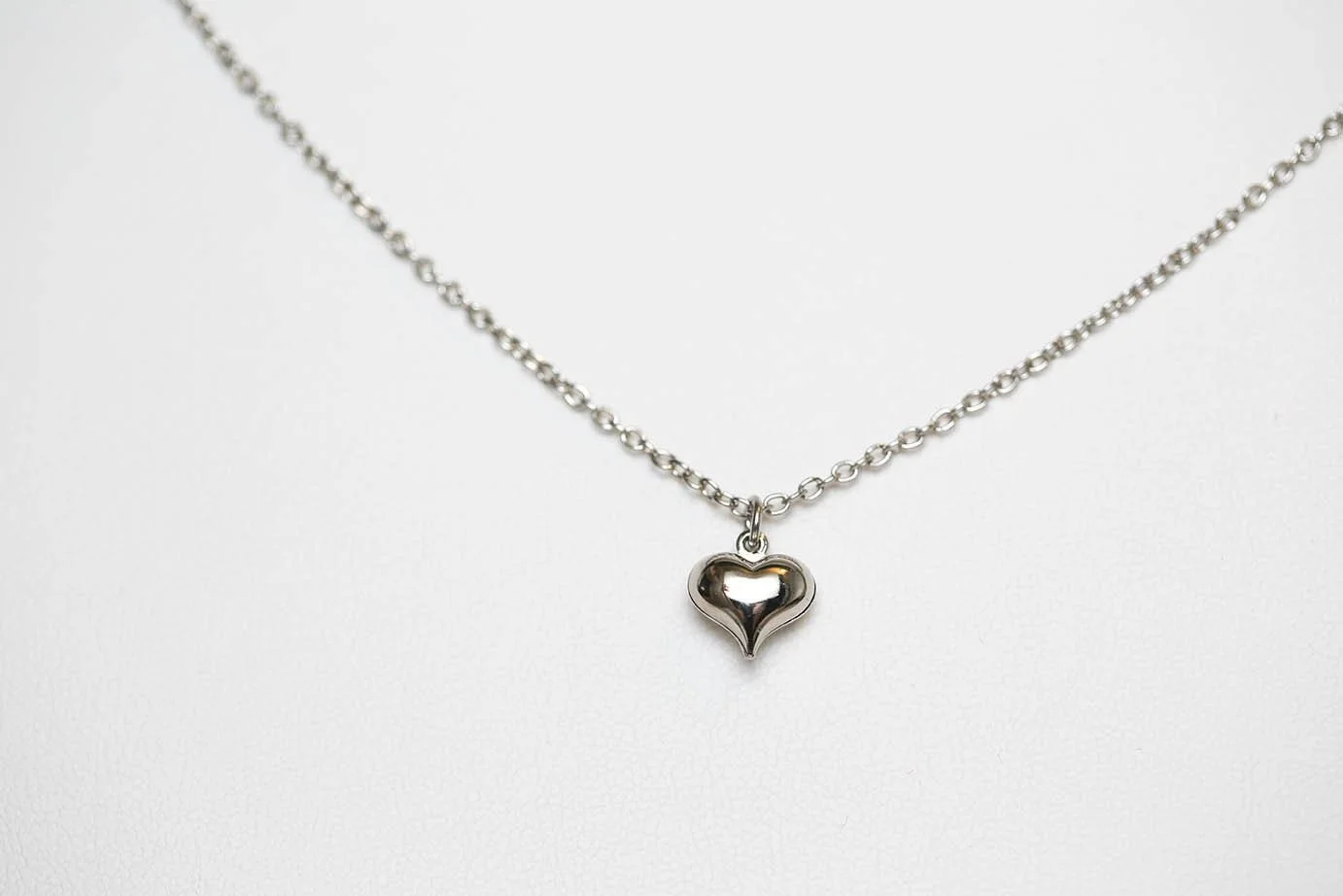 VINTAGE SIMPLE SILVER HEART NECKLACE