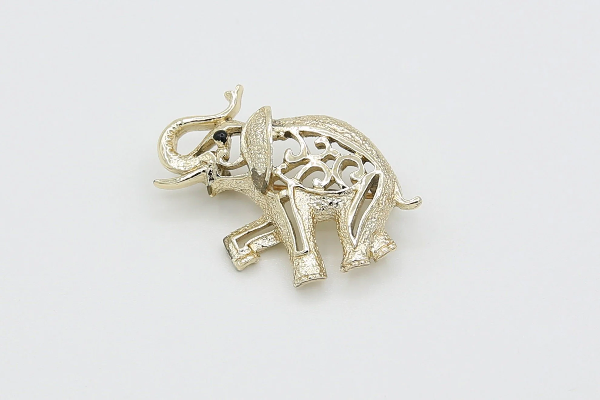 1972 SARAH COVENTRY SABU PIN