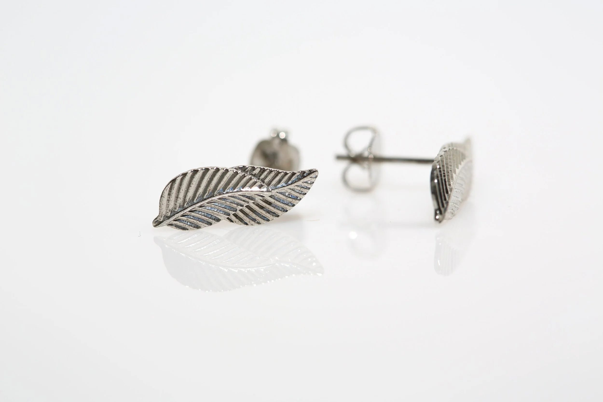 VINTAGE TINY LEAF DUO EARRINGS