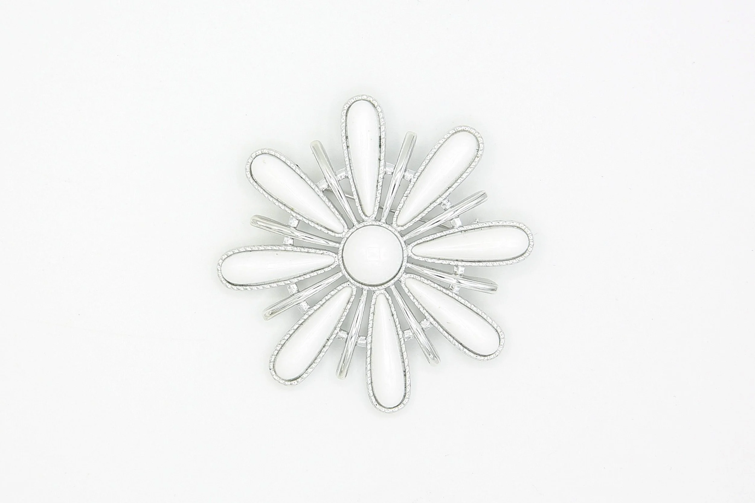 1973 SARAH COVENTRY SNOW BLOSSOM BROOCH