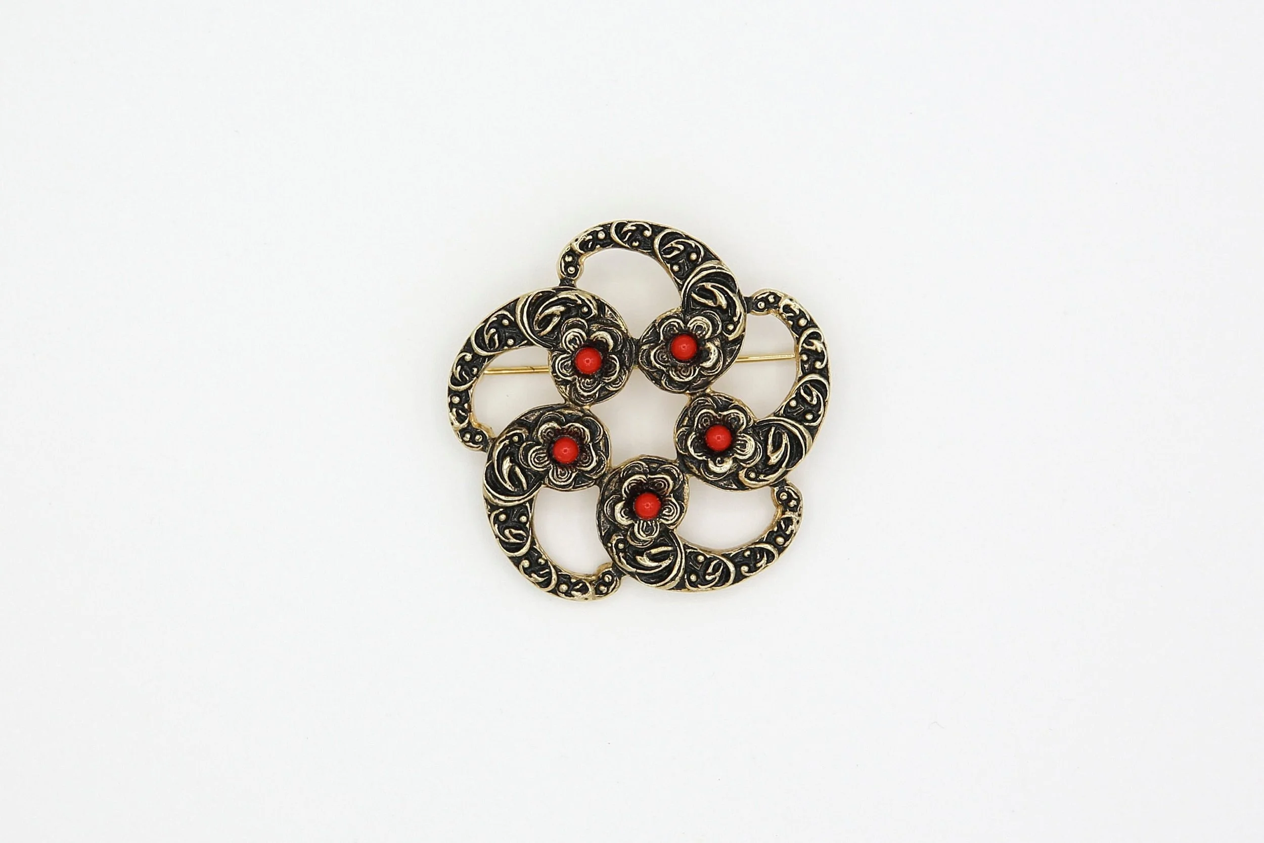 1970s SARAH COVENTRY FLORAL WREATH BROOCH