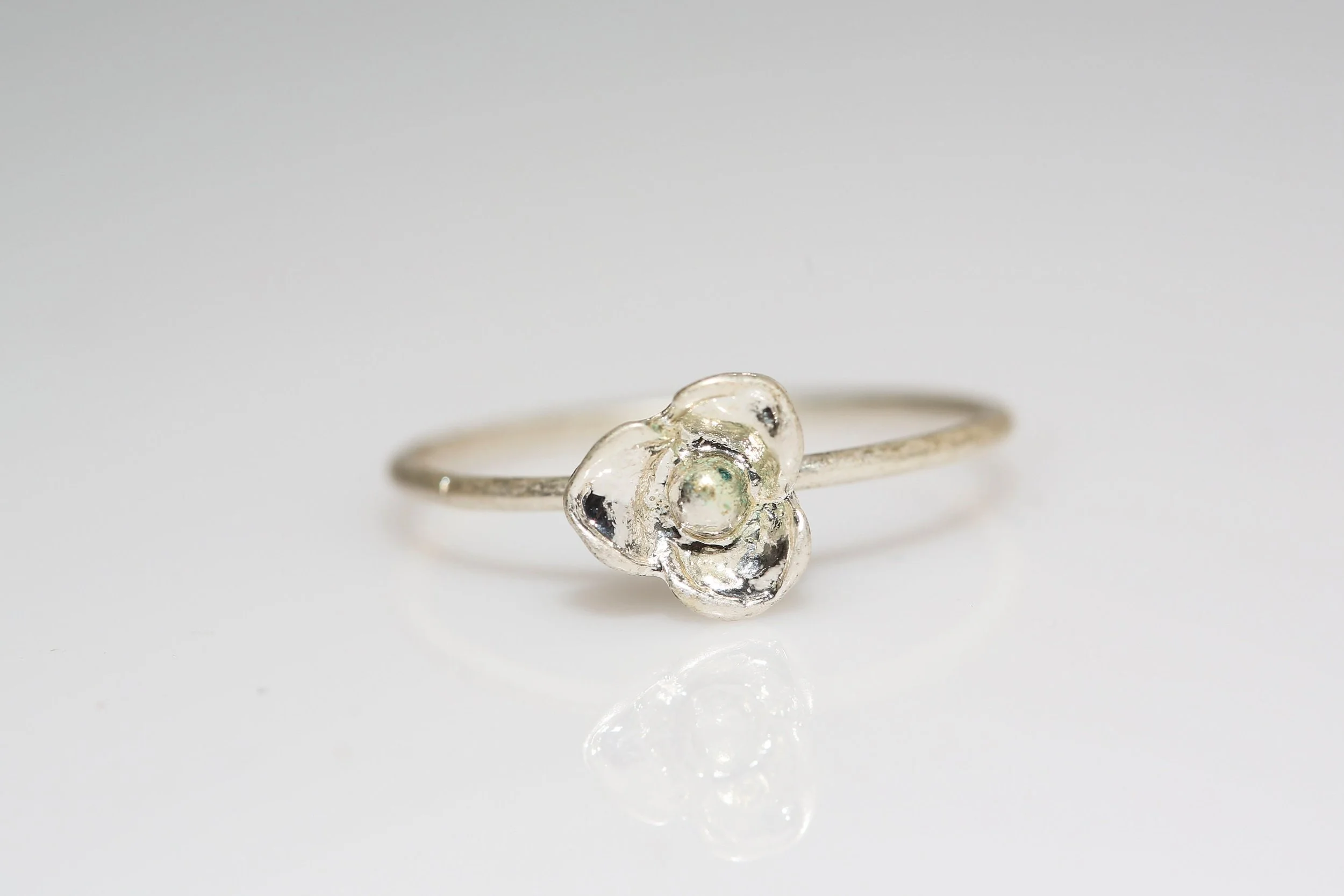 VINTAGE DELICATE FLOWER RING