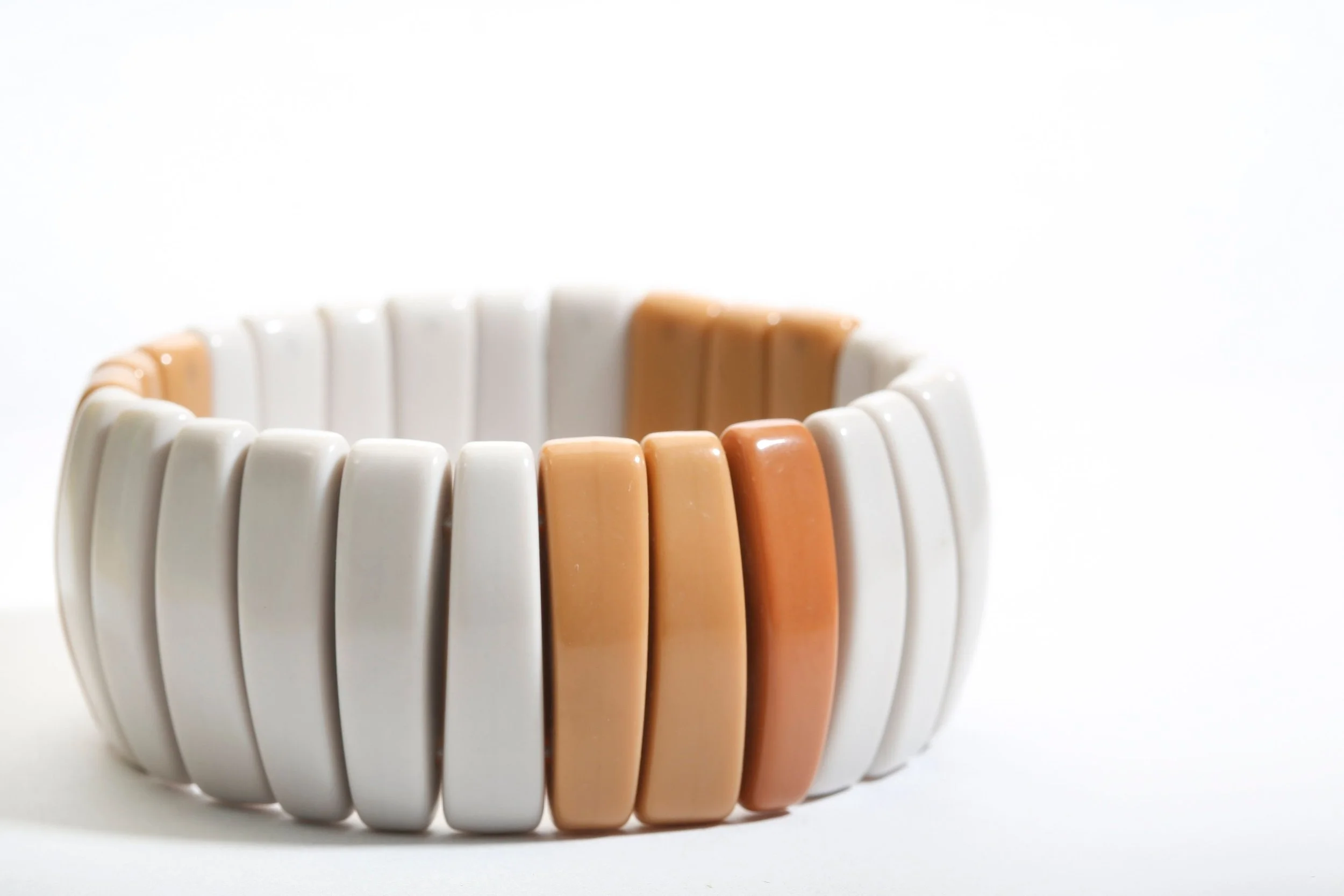 VINTAGE DEAUVILLE PLASTIC STRETCH BRACELET