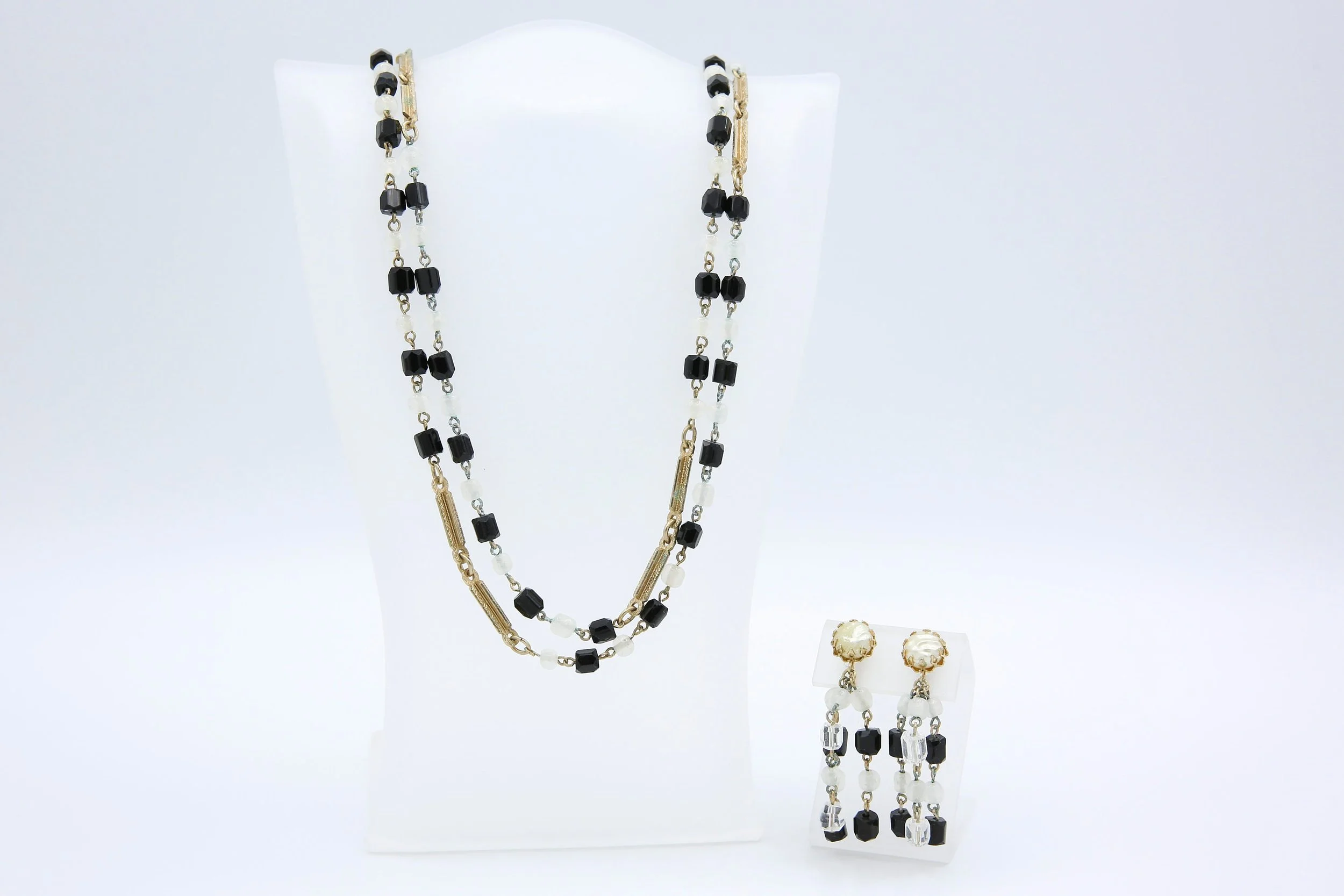 1960S SARAH COVENTRY ROPE OF FASHION SET