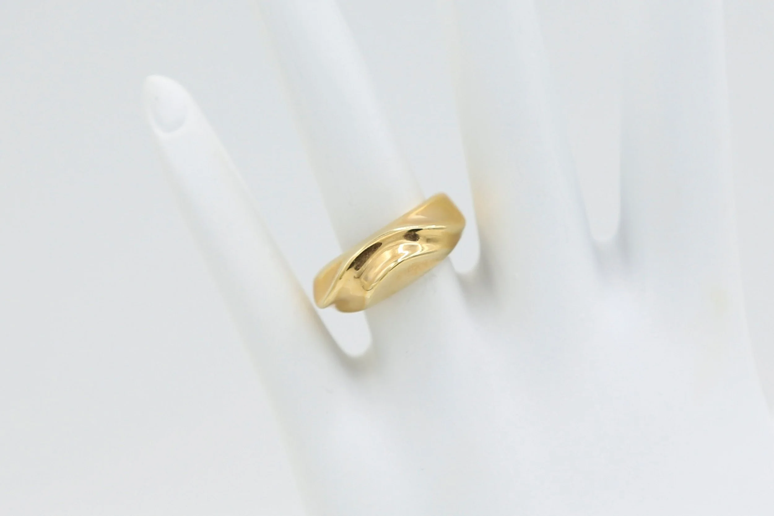 1981 SARAH COVENTRY HARMONY RING