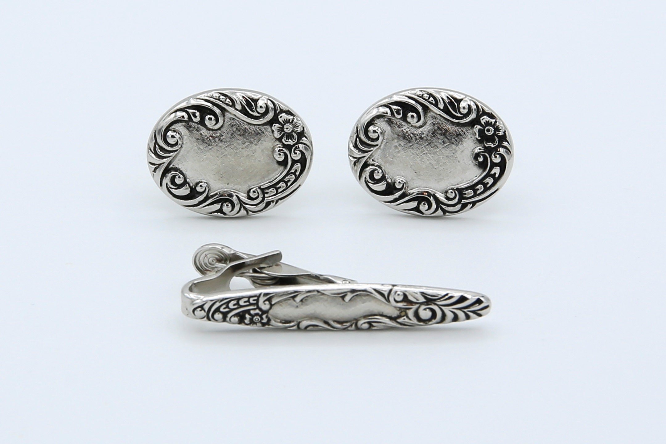 1968 SARAH COVENTRY ANTIQUE CLASSIC SET