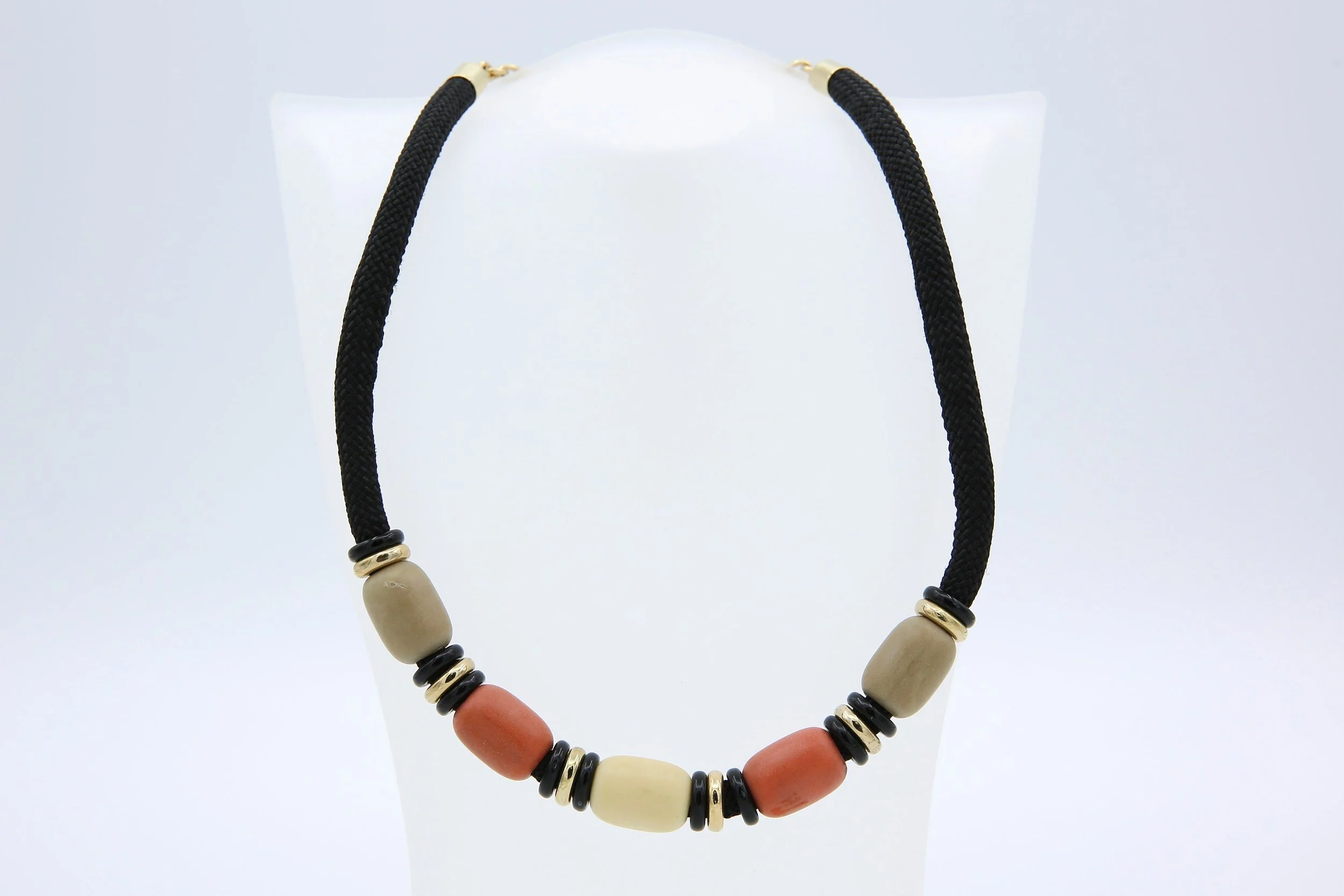 1977 SARAH COVENTRY ON THE MOVE NECKLACE