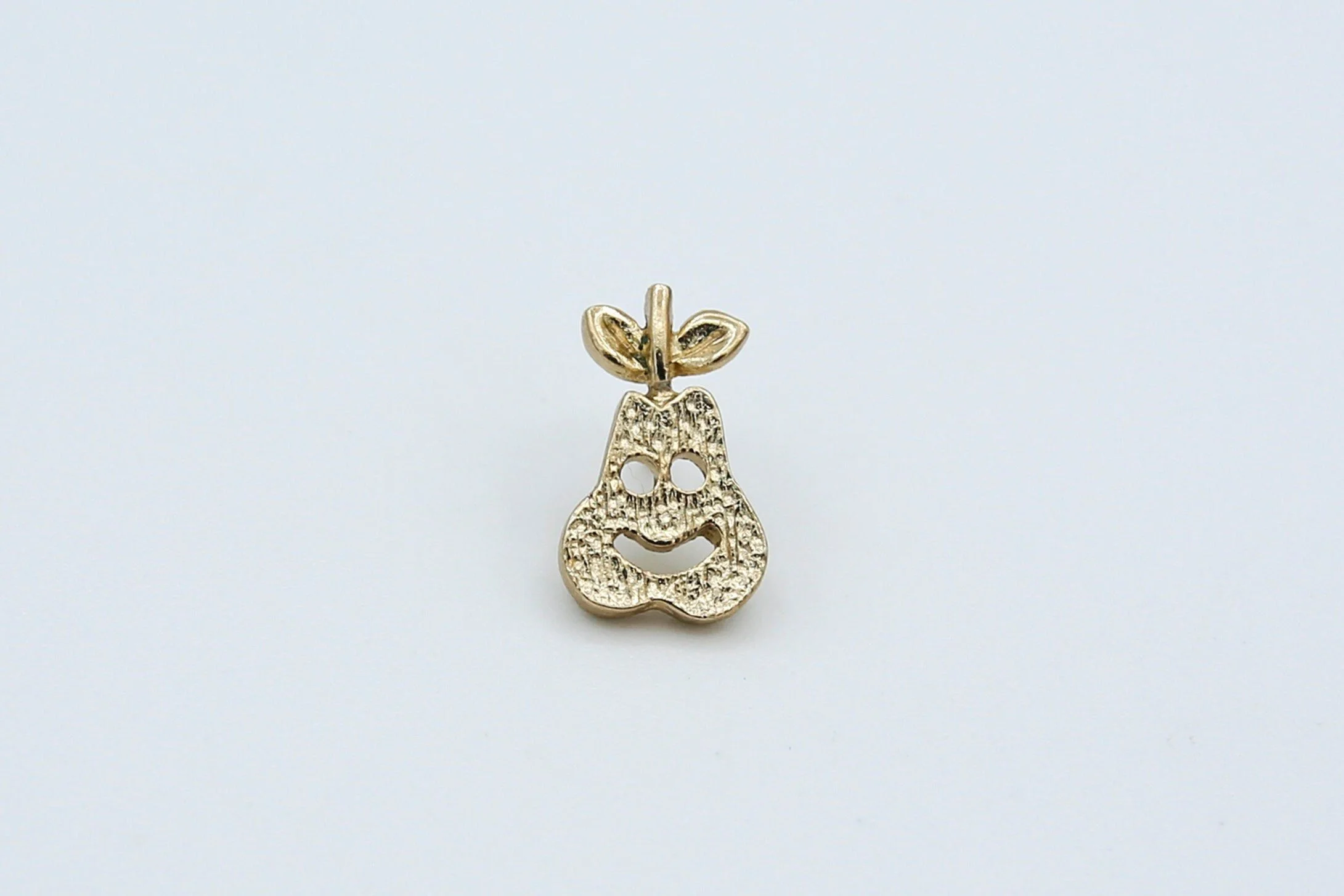 1975 SARAH COVENTRY HAPPY PEAR TAC PIN