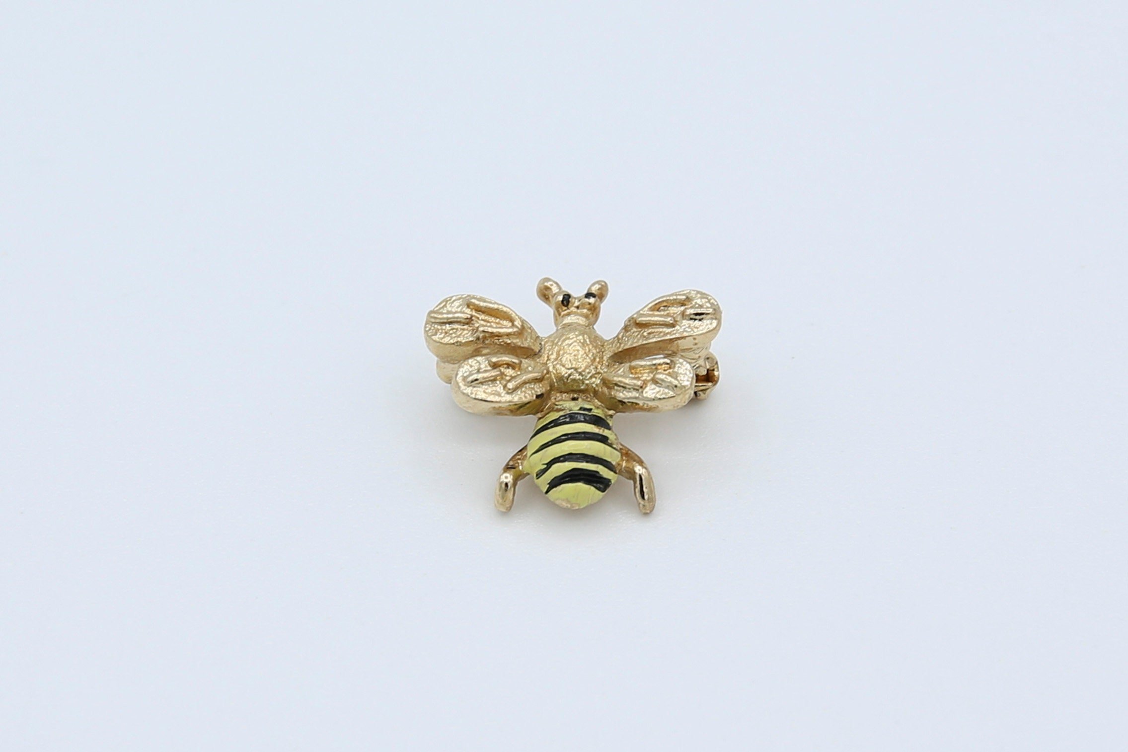 VINTAGE SARAH COVENTRY BEE PIN