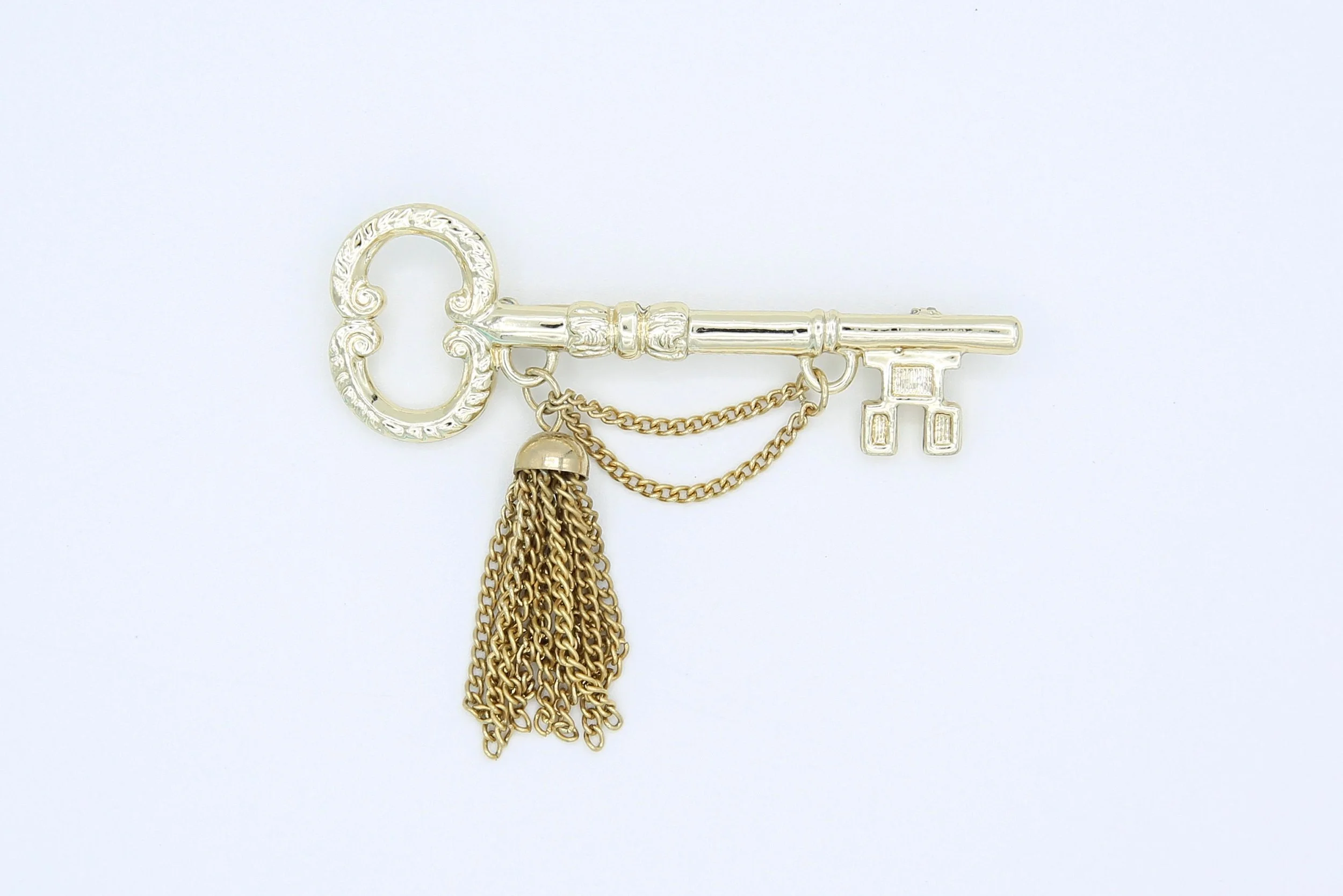 VINTAGE SARAH COVENTRY KEY AWARD BROOCH