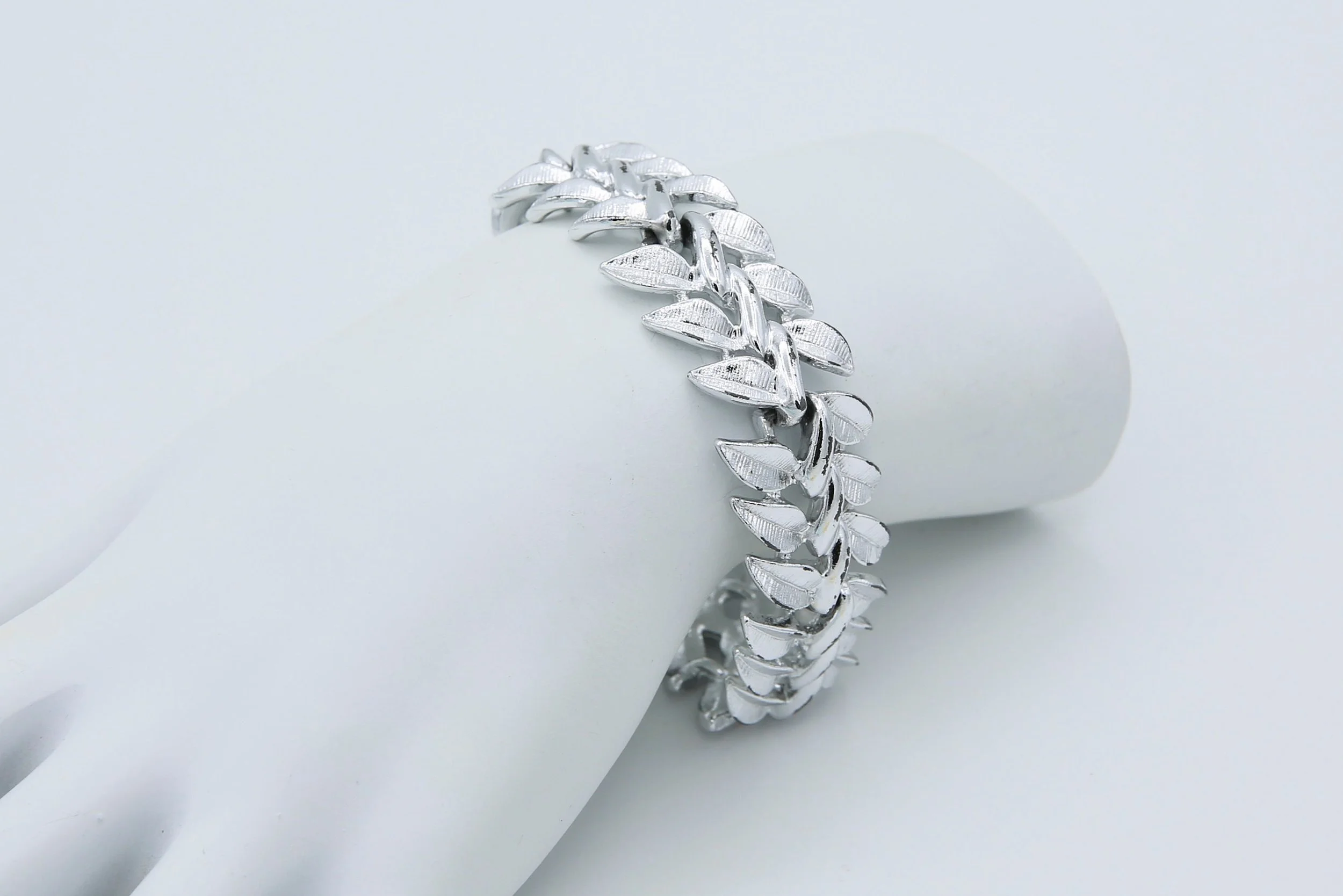 1969 SARAH COVENTRY SPRING LEAVES BRACELET