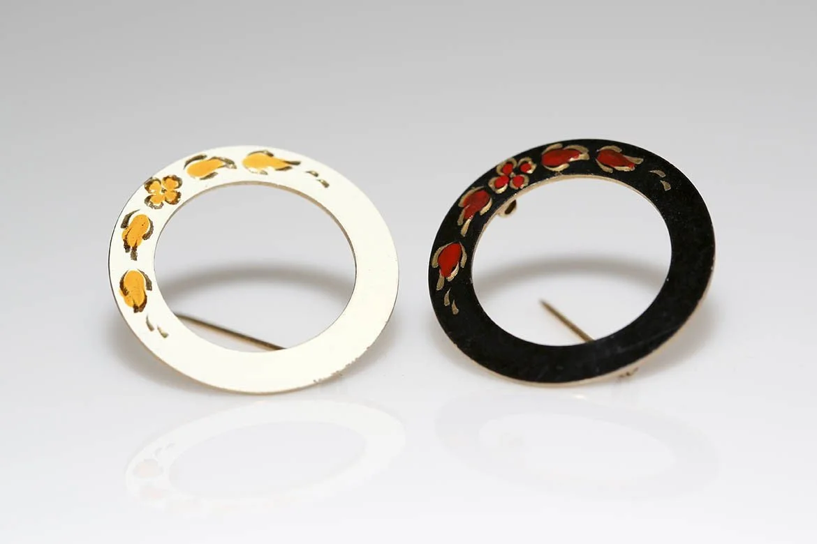 VINTAGE CIRCLE PINS