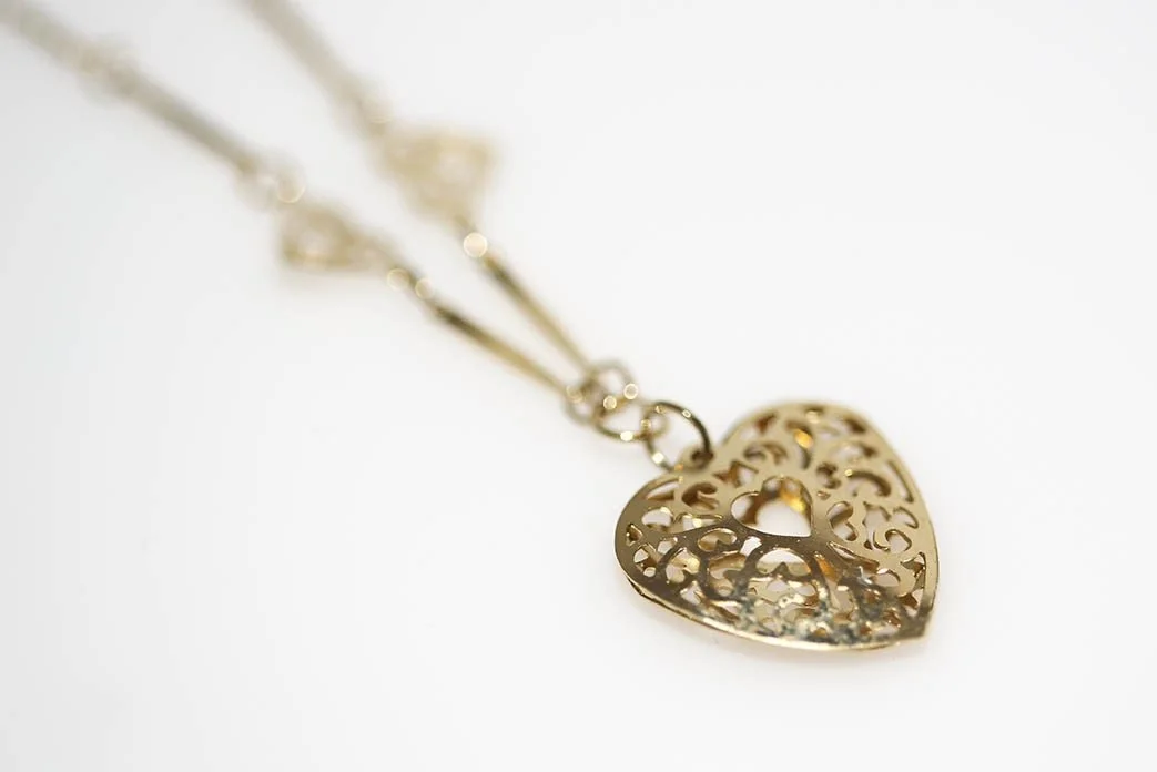 VINTAGE TRIPLE FILIGREE HEART NECKLACE