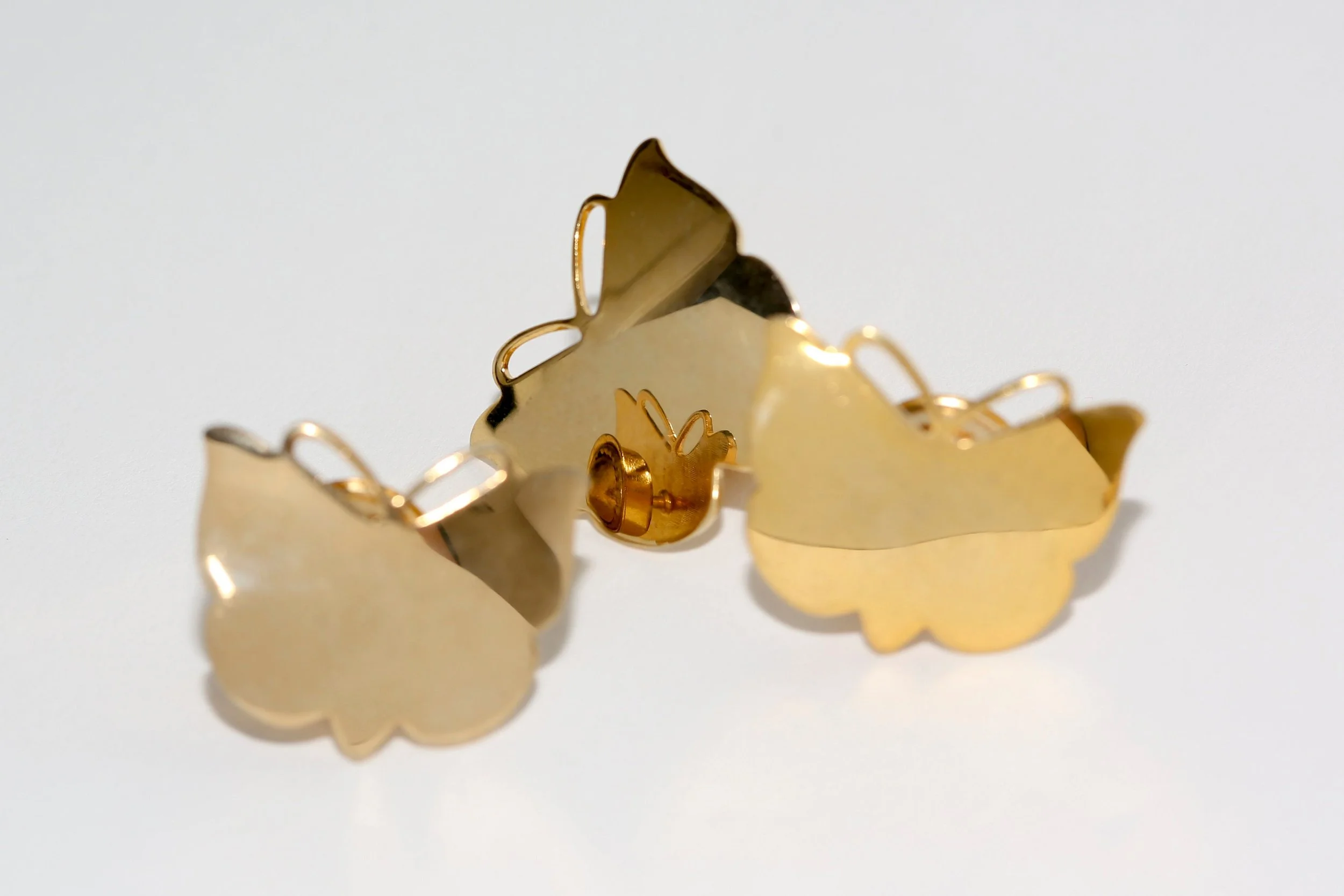 VINTAGE BUTTERFLY PIN IN GOLD