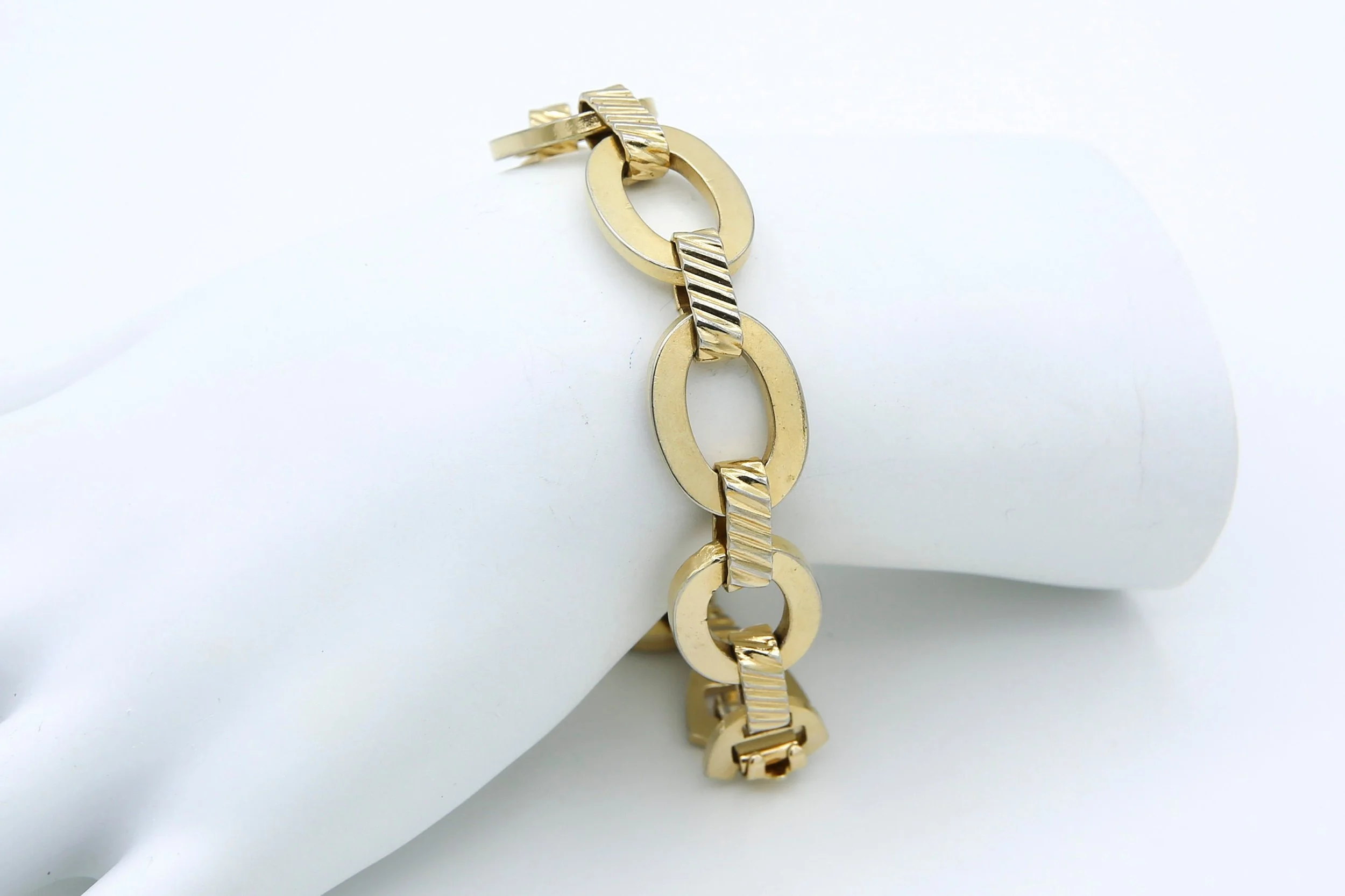 1970 SARAH COVENTRY SIMPLICITY BRACELET
