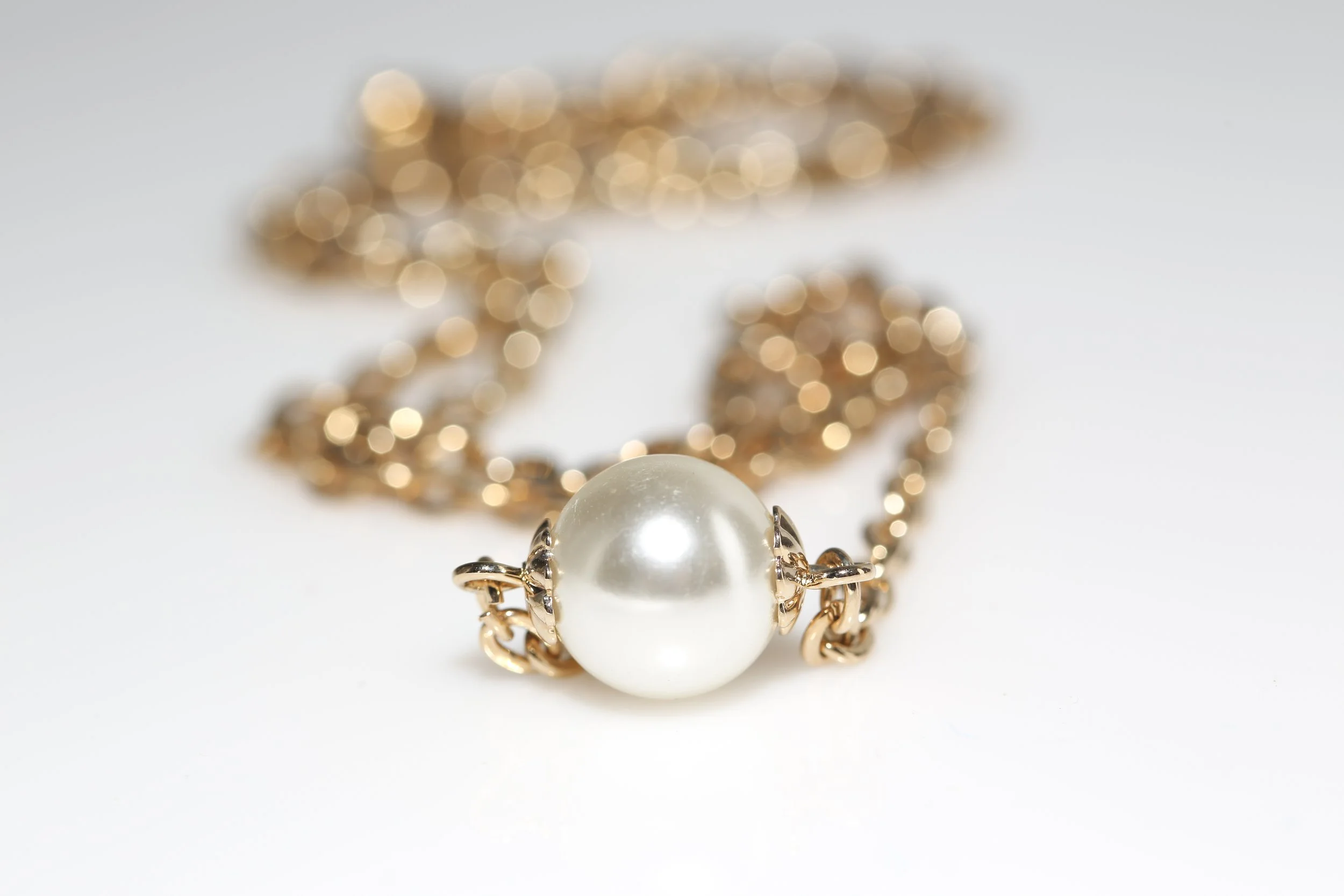 FAUX PEARL DROP NECKLACE