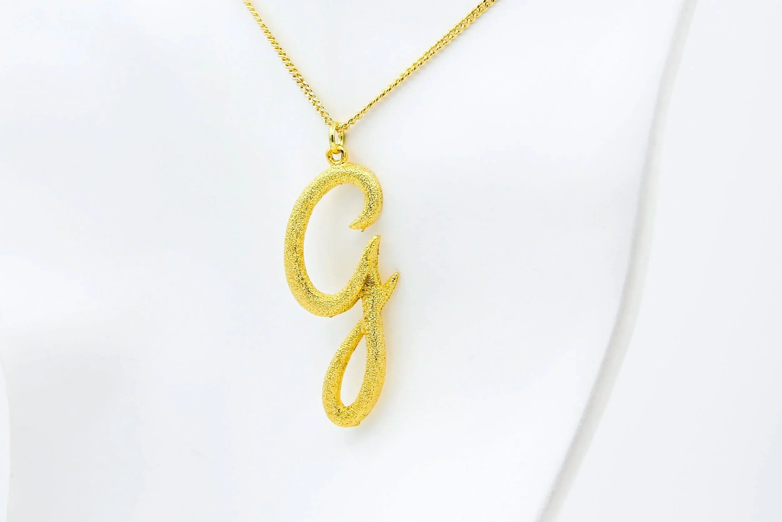 LARGE LETTER G NECKLACE