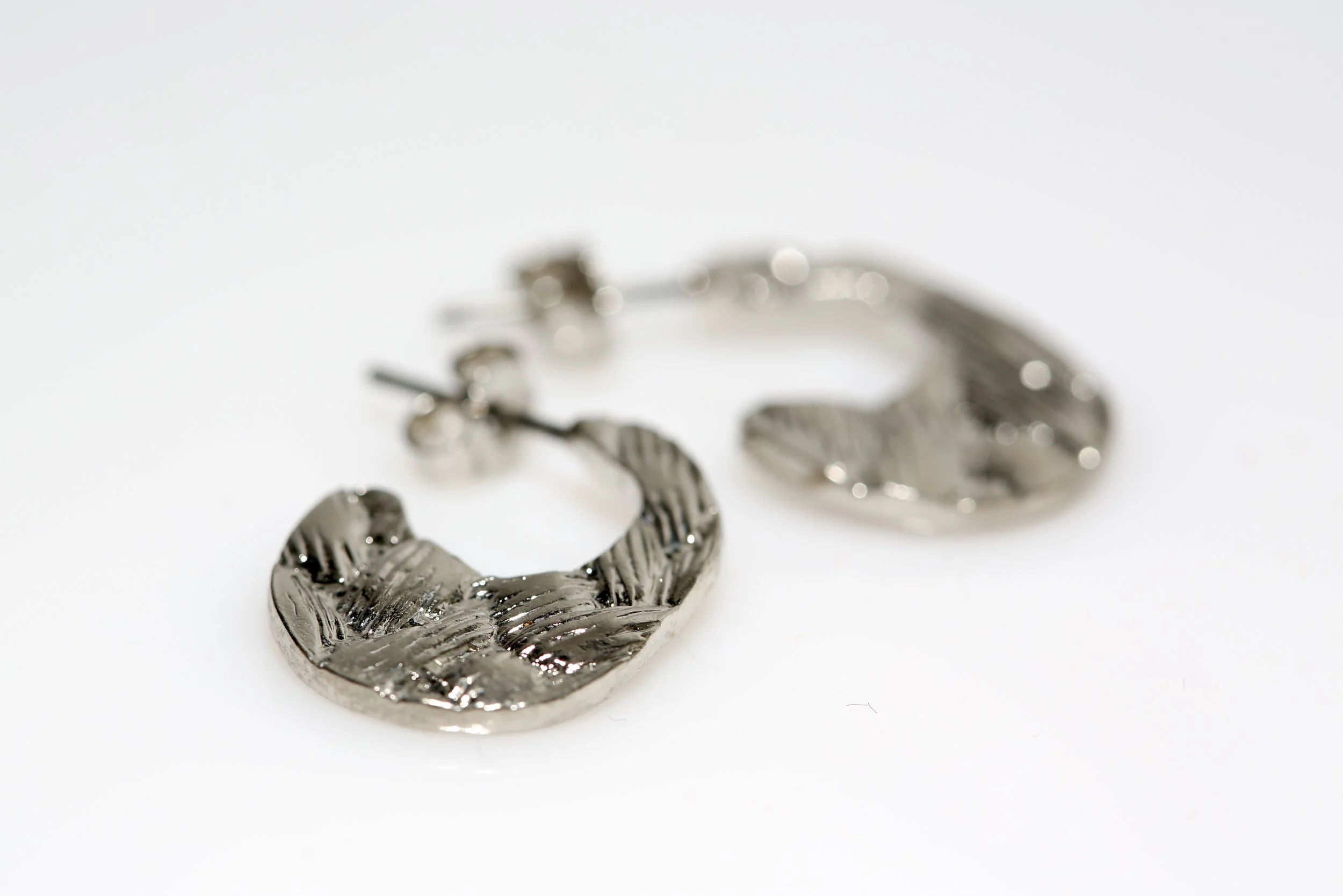 ETCHED CRESCENT HOOPS