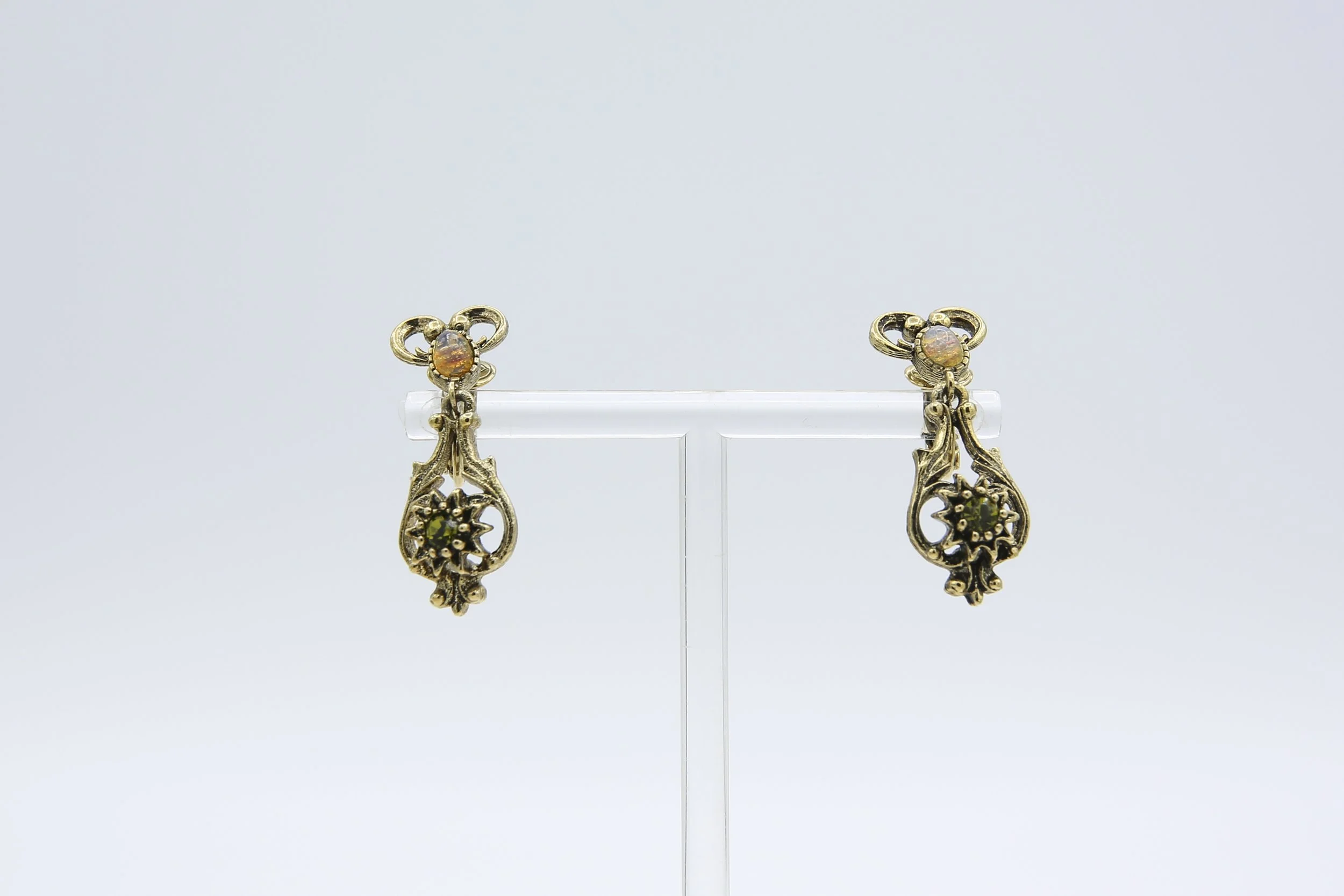 1975 SARAH COVENTRY CONTESSA EARRINGS