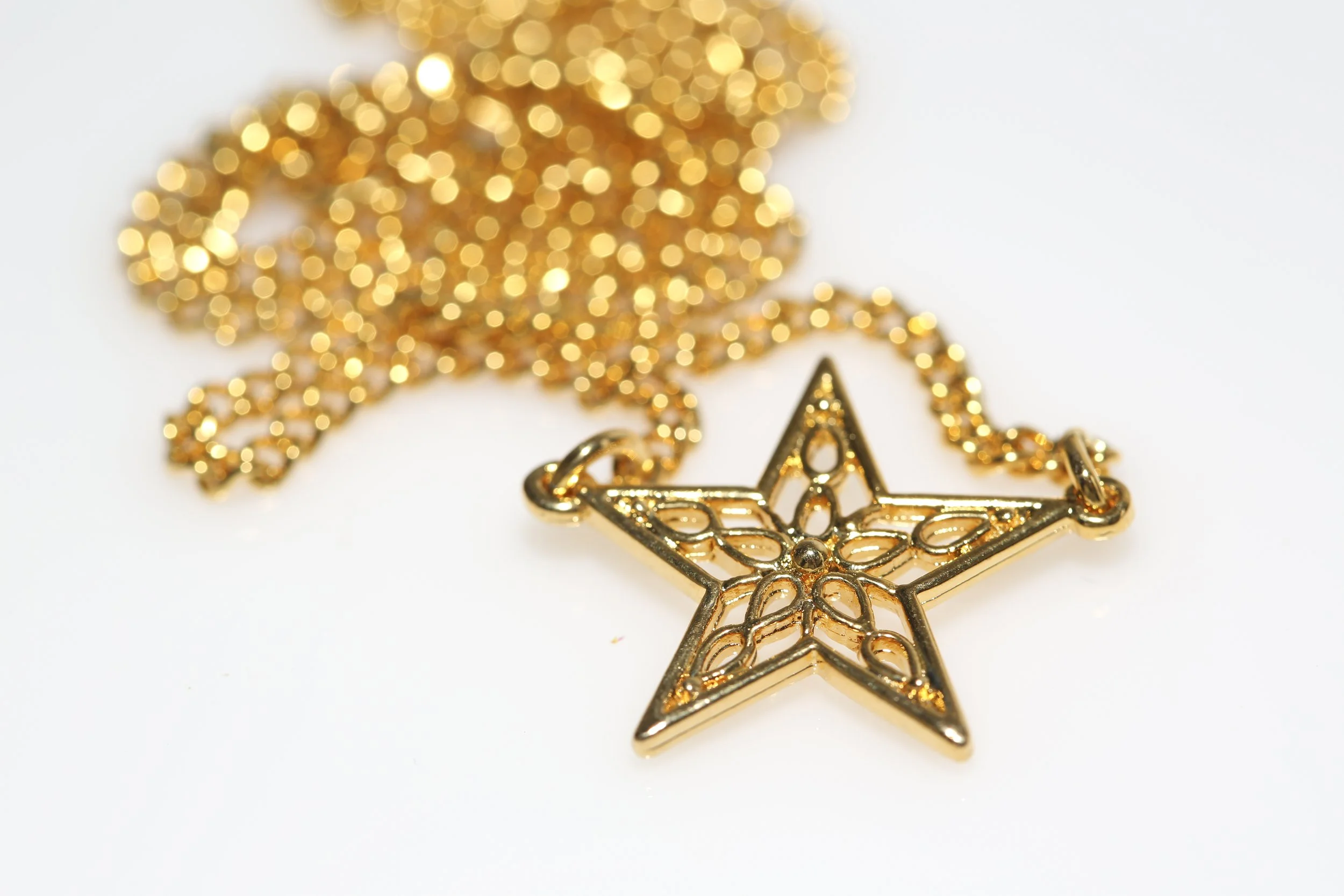 OPENWORK STAR NECKLACE