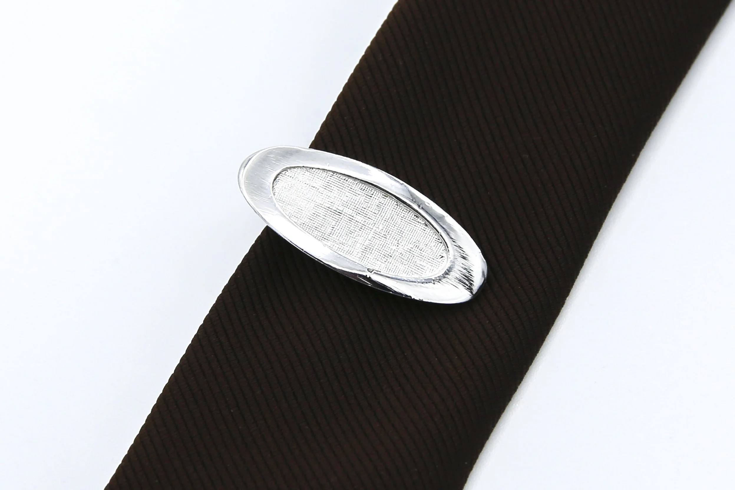 1963 SARAH COVENTRY TAILORED ELEGANCE TIE BAR