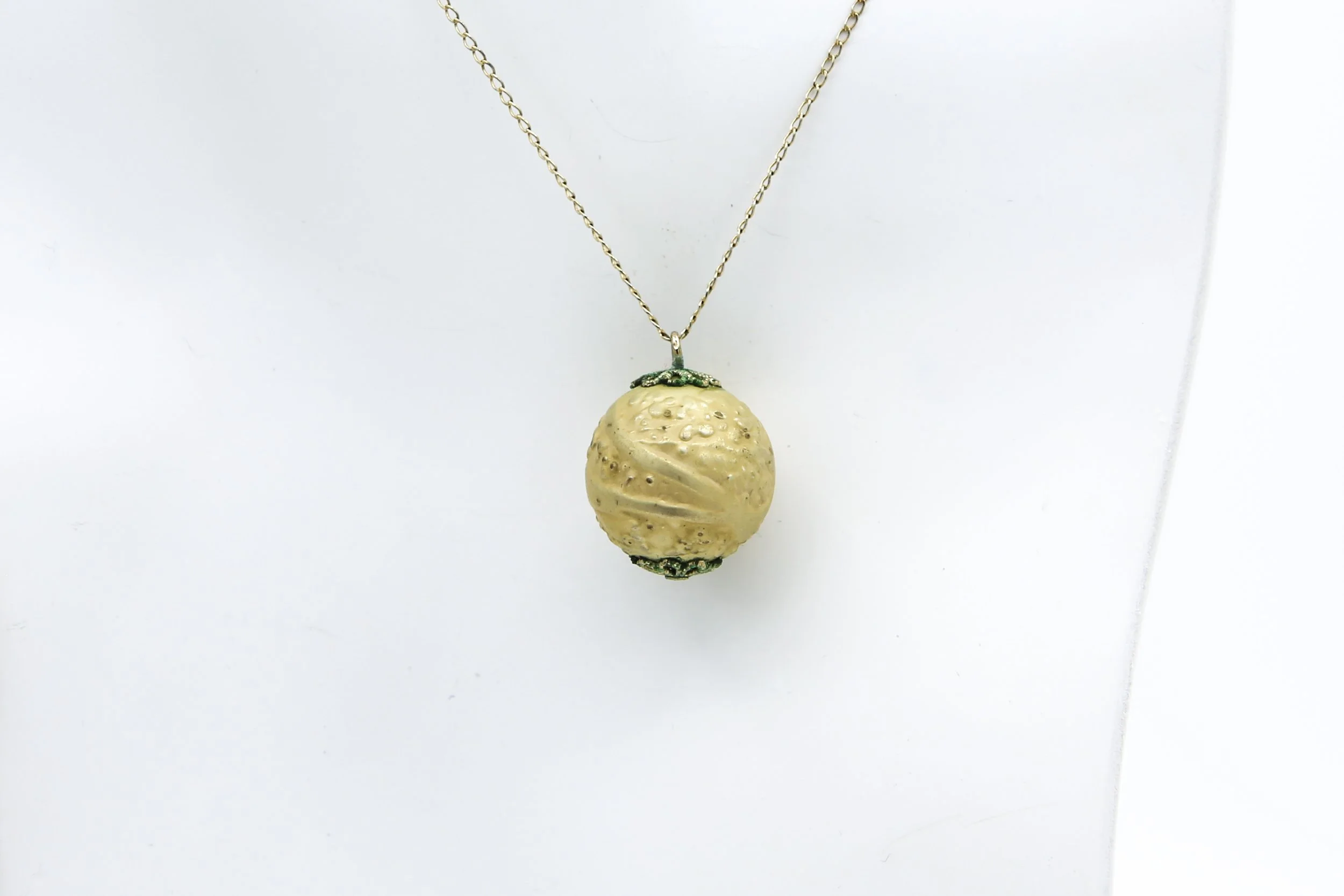 1966 SARAH COVENTRY PEARL MAGIC NECKLACE