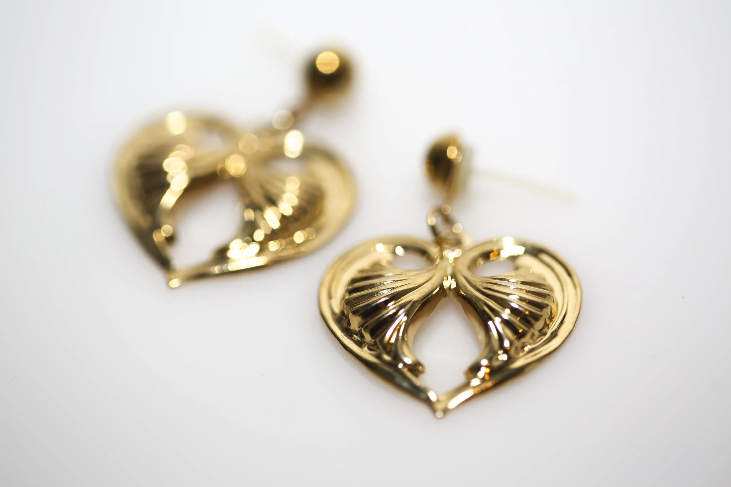 SCALLOPED HEART EARRINGS