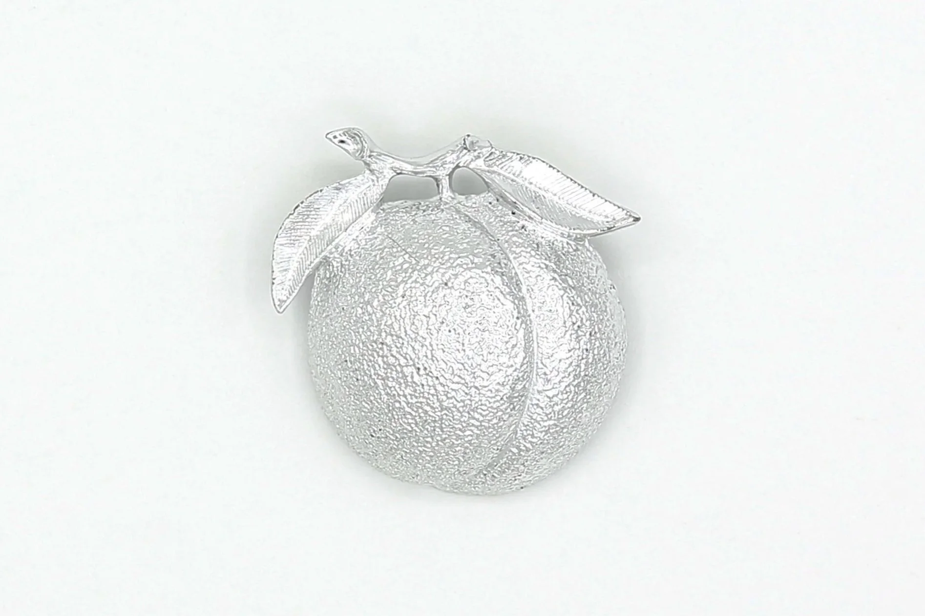 1975 SARAH COVENTRY SILVERY NECTAR BROOCH