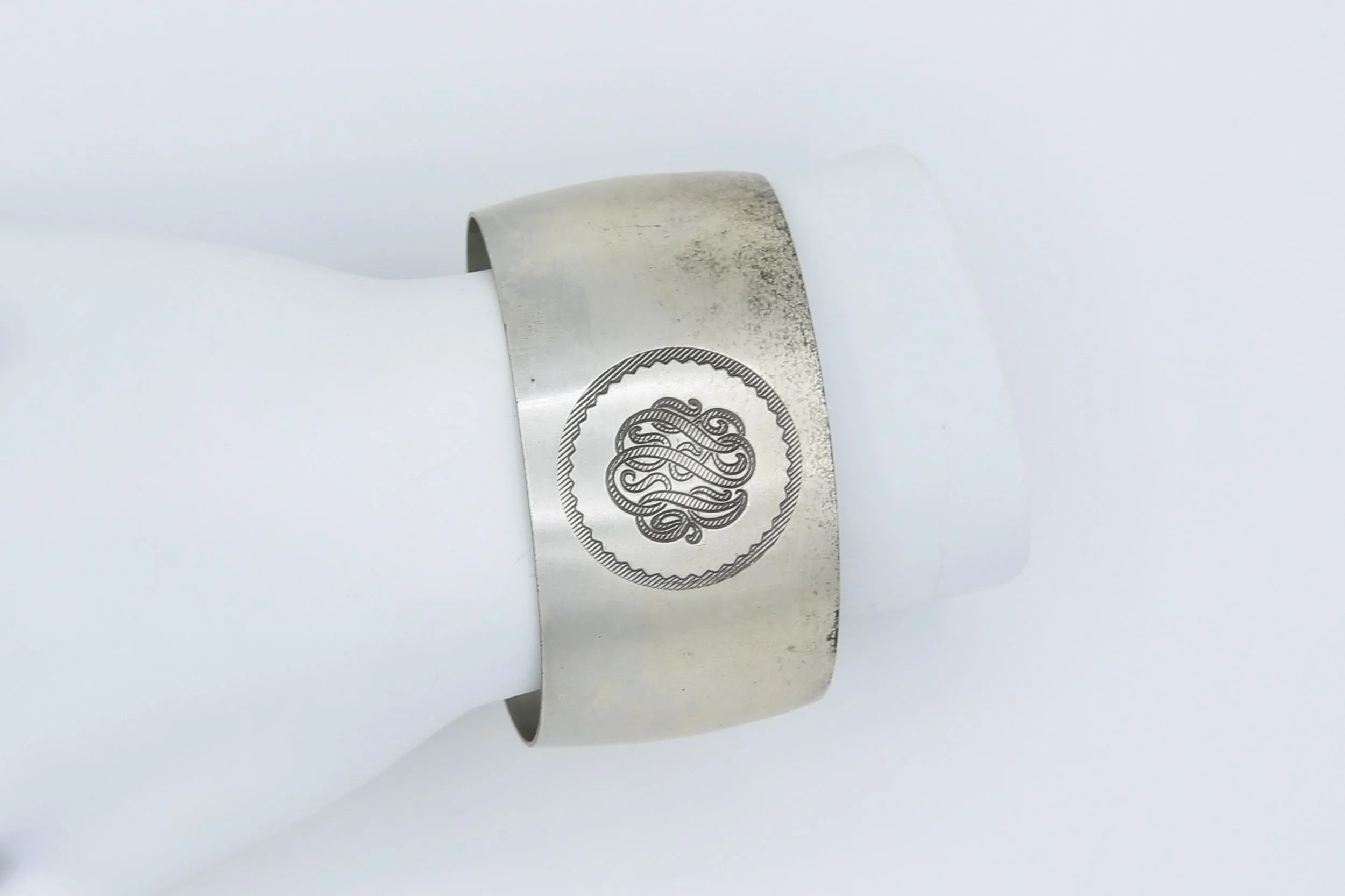 1976 SARAH COVENTRY CLASSIC CUFF BRACELET