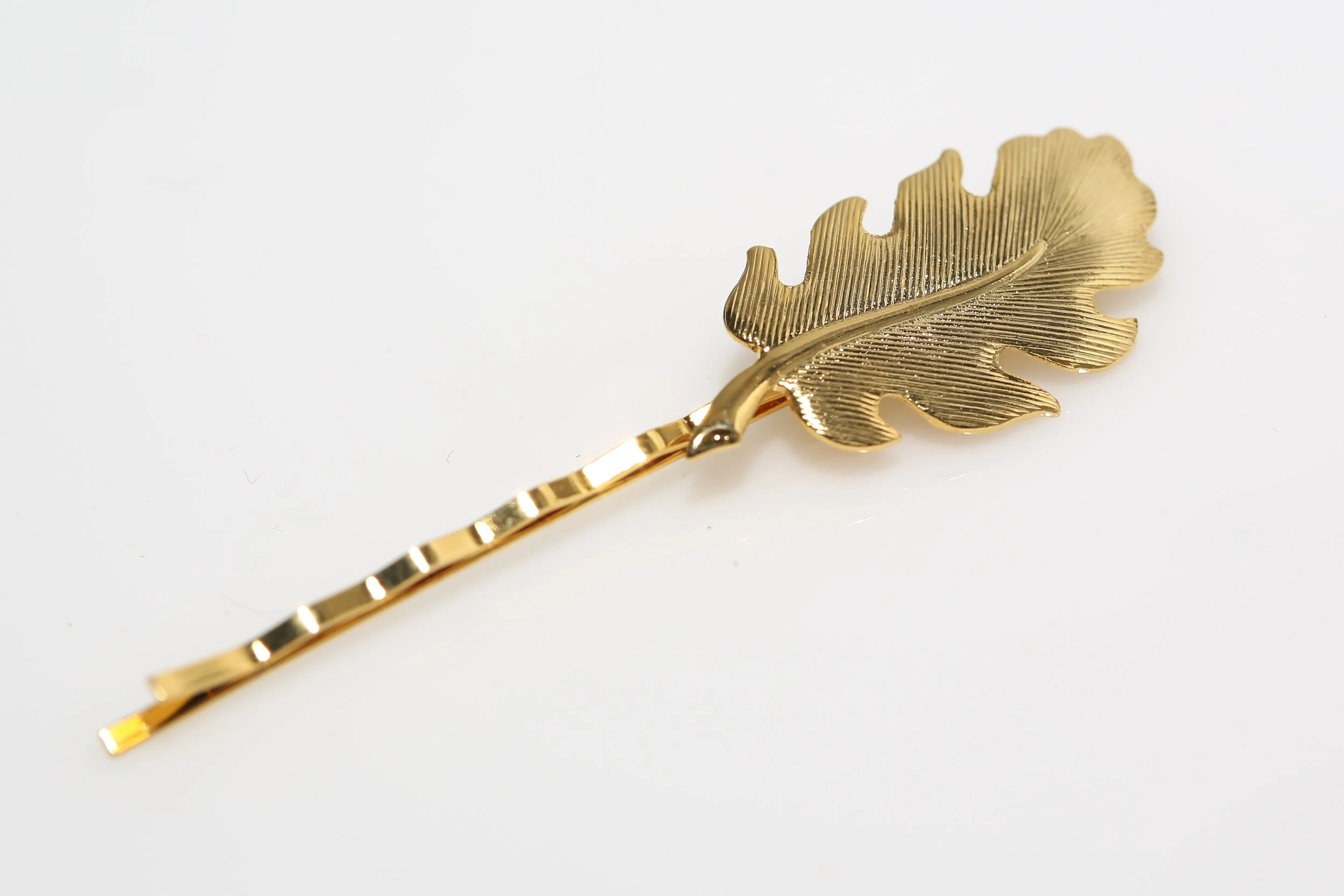 LEAF BOBBY PIN