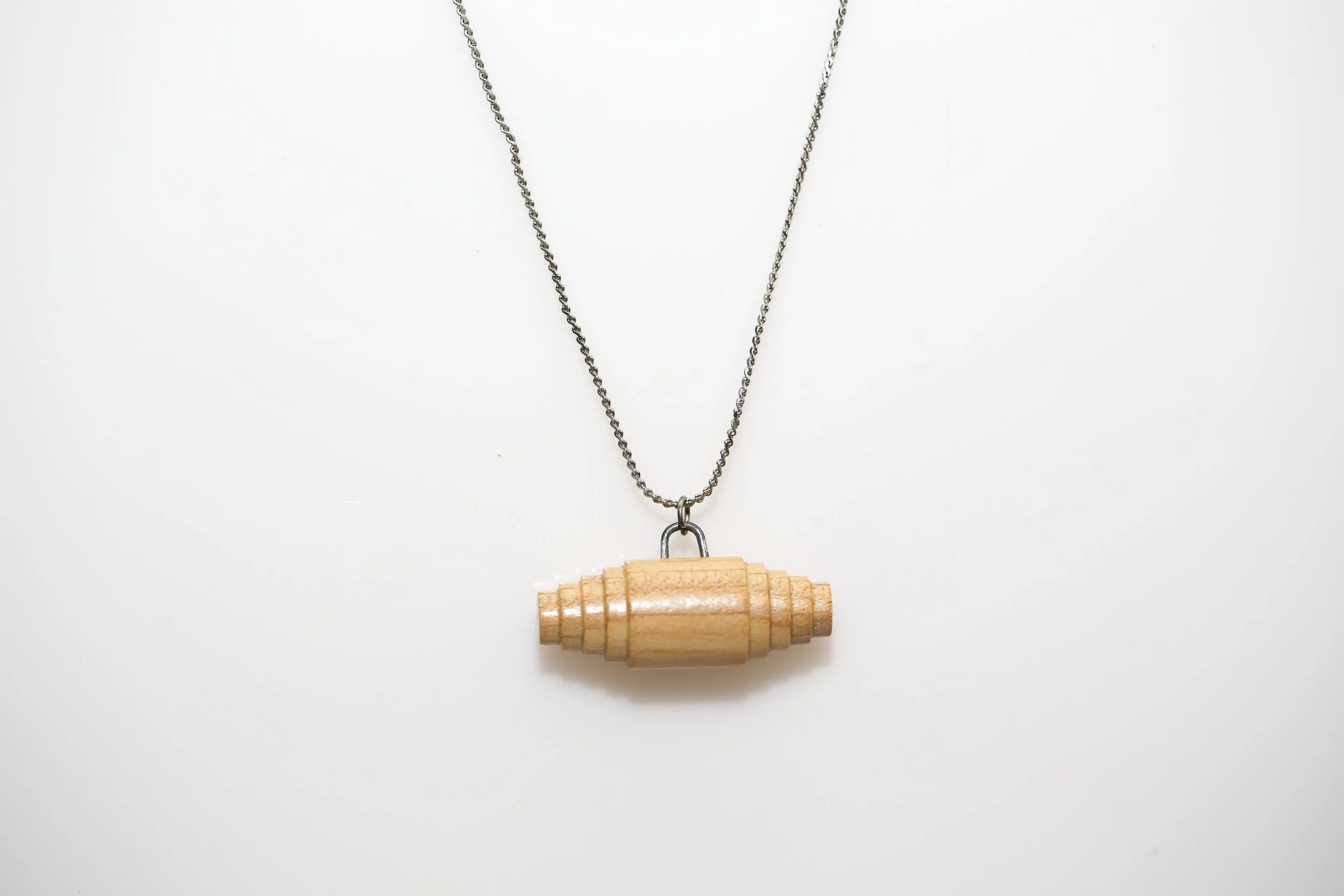 WOODEN BUTTON NECKLACE