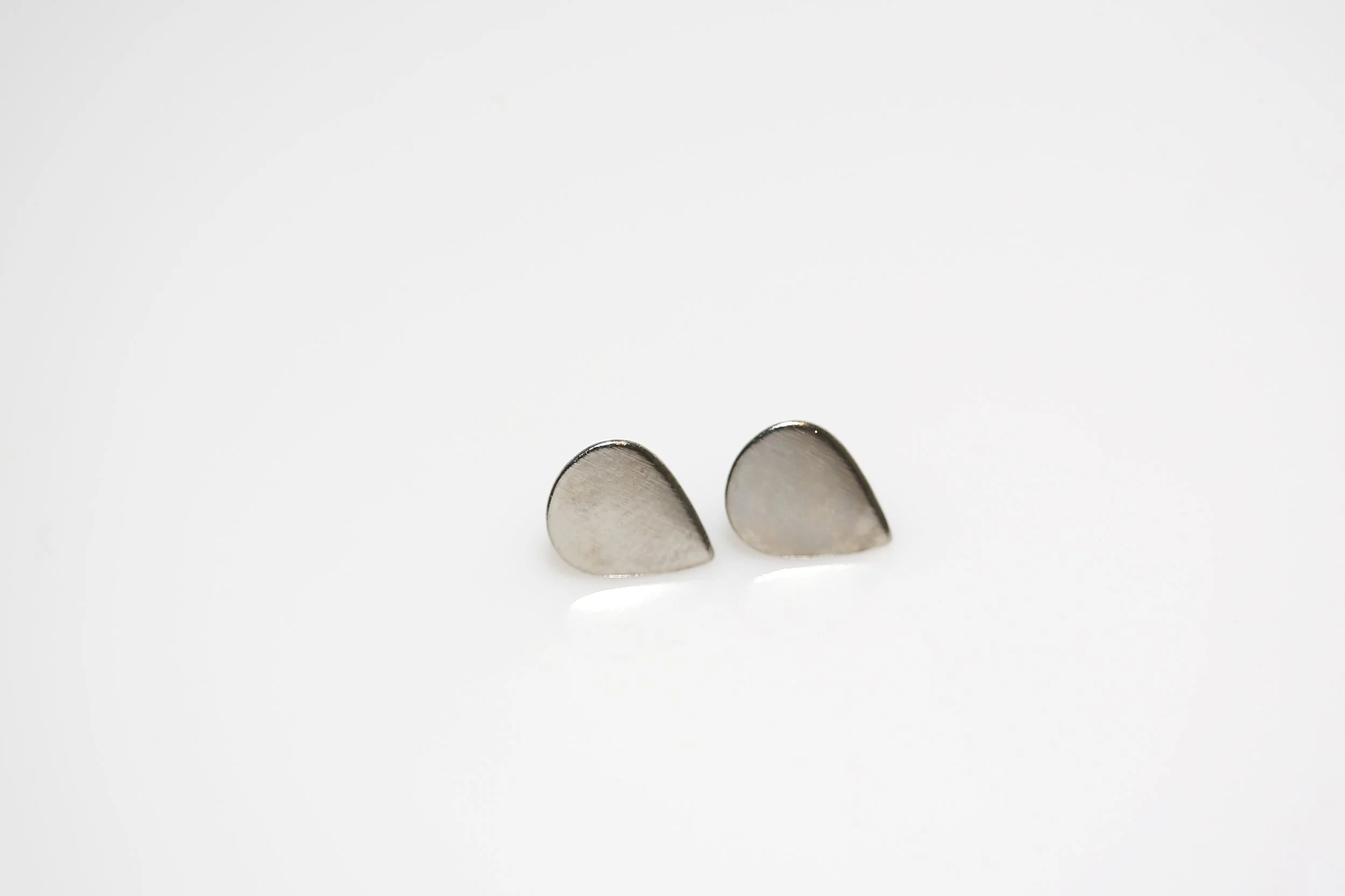 NEMO TEARDROP STUDS